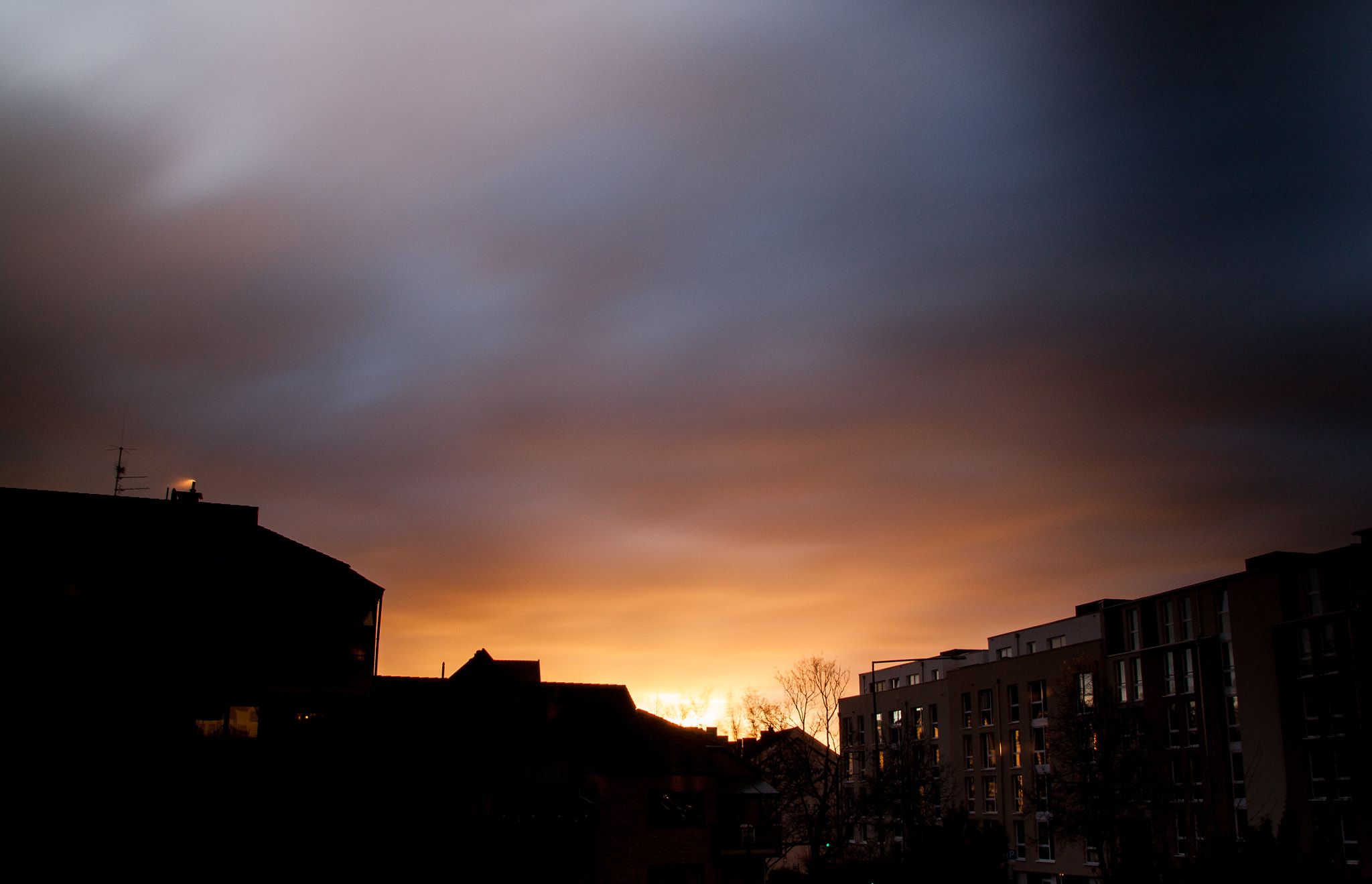 Canon EOS 500D (EOS Rebel T1i / EOS Kiss X3) + Canon TS-E 90mm F2.8 Tilt-Shift sample photo. Sunrise from my balcony photography