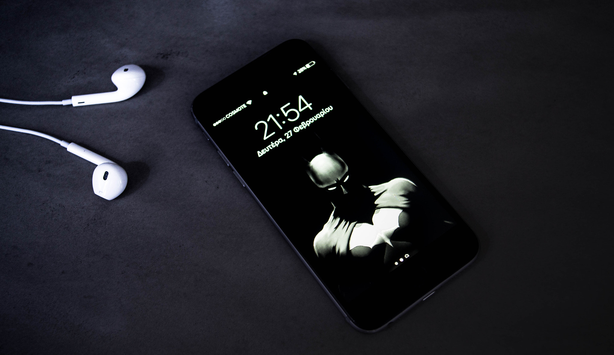 smc PENTAX-DA L 18-55mm F3.5-5.6 sample photo. Apple iphone 6s with earpods black white photography