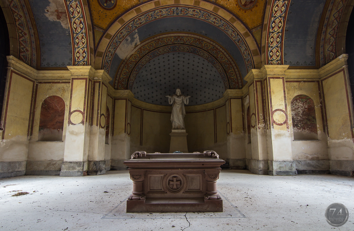 Canon EOS 60D sample photo. Mausoleum photography