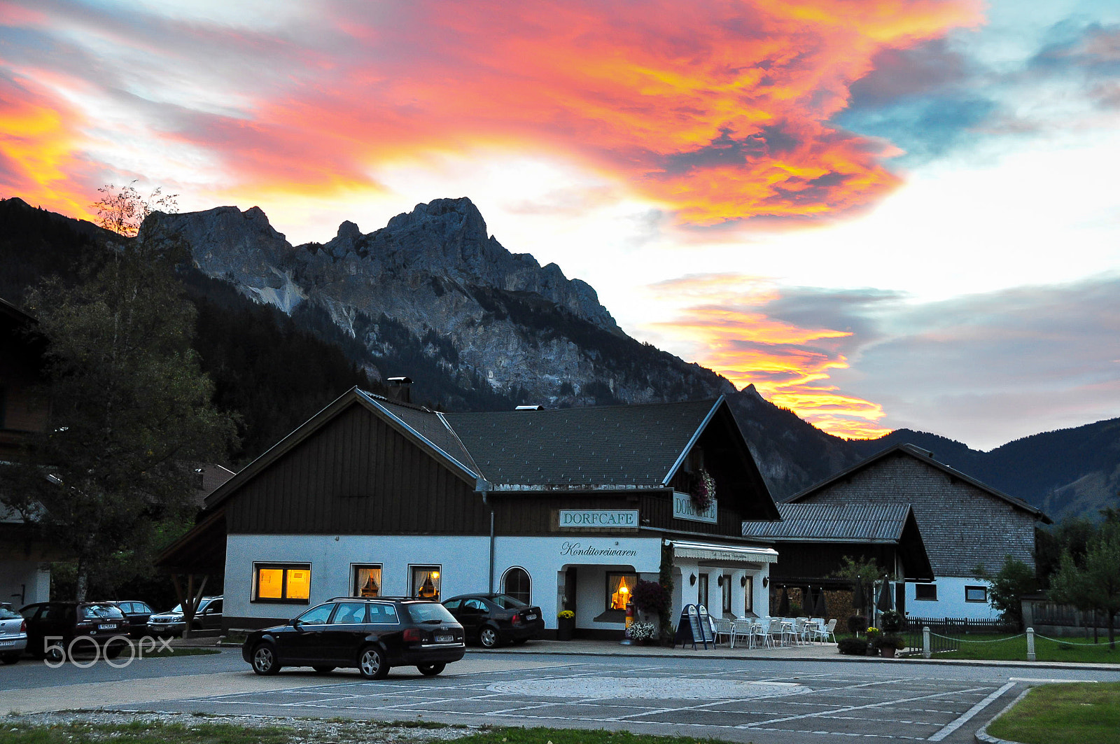 Sigma 18-250mm F3.5-6.3 DC OS HSM sample photo. Evening at the village cafe photography