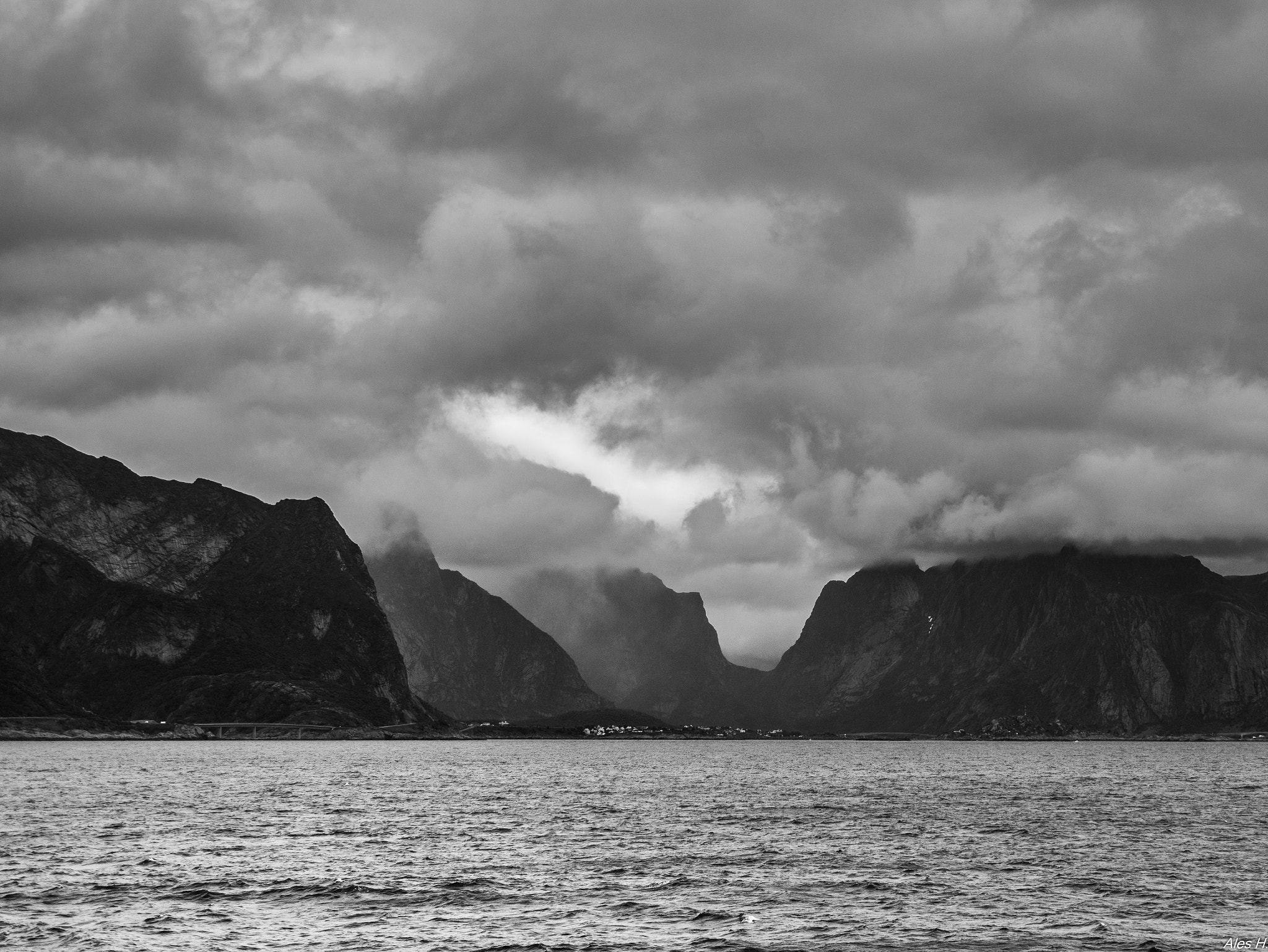 Panasonic Lumix DMC-GX85 (Lumix DMC-GX80 / Lumix DMC-GX7 Mark II) sample photo. I think it's going to rain photography
