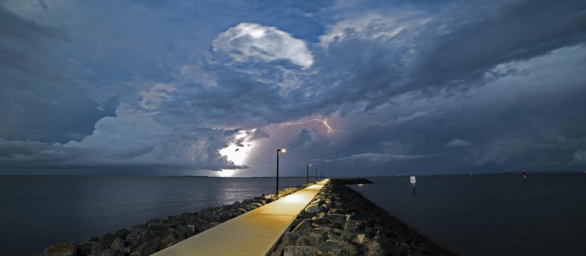 Samyang 14mm F2.8 ED AS IF UMC sample photo. Stormy night photography