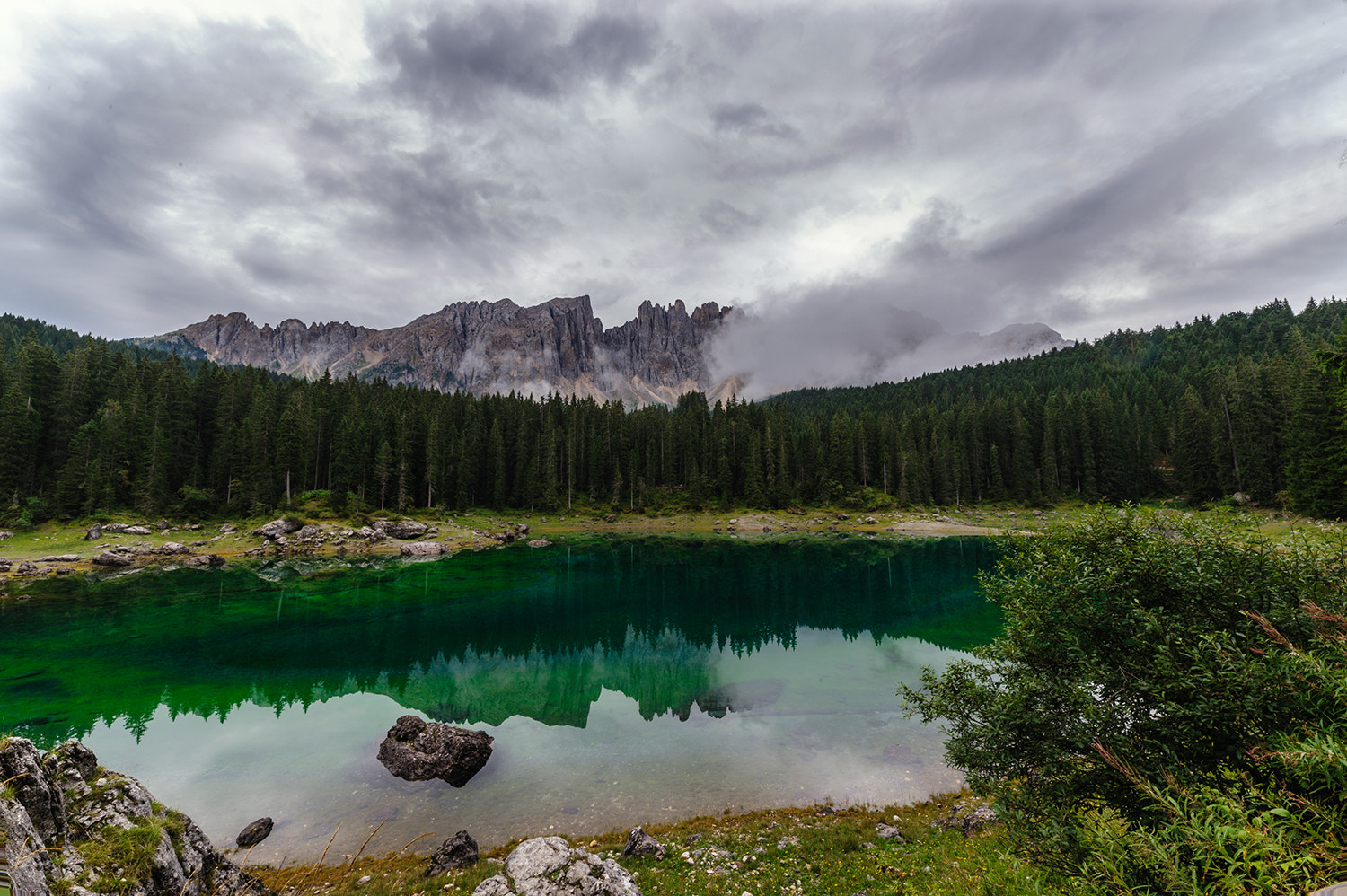 Samyang 14mm F2.8 ED AS IF UMC sample photo. Lago carezza photography
