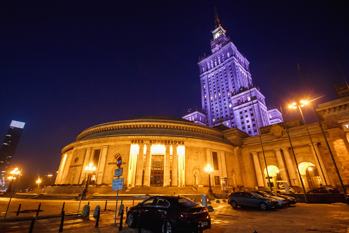 Canon EOS 600D (Rebel EOS T3i / EOS Kiss X5) + Sigma 10-20mm F4-5.6 EX DC HSM sample photo. Walking in warsaw photography
