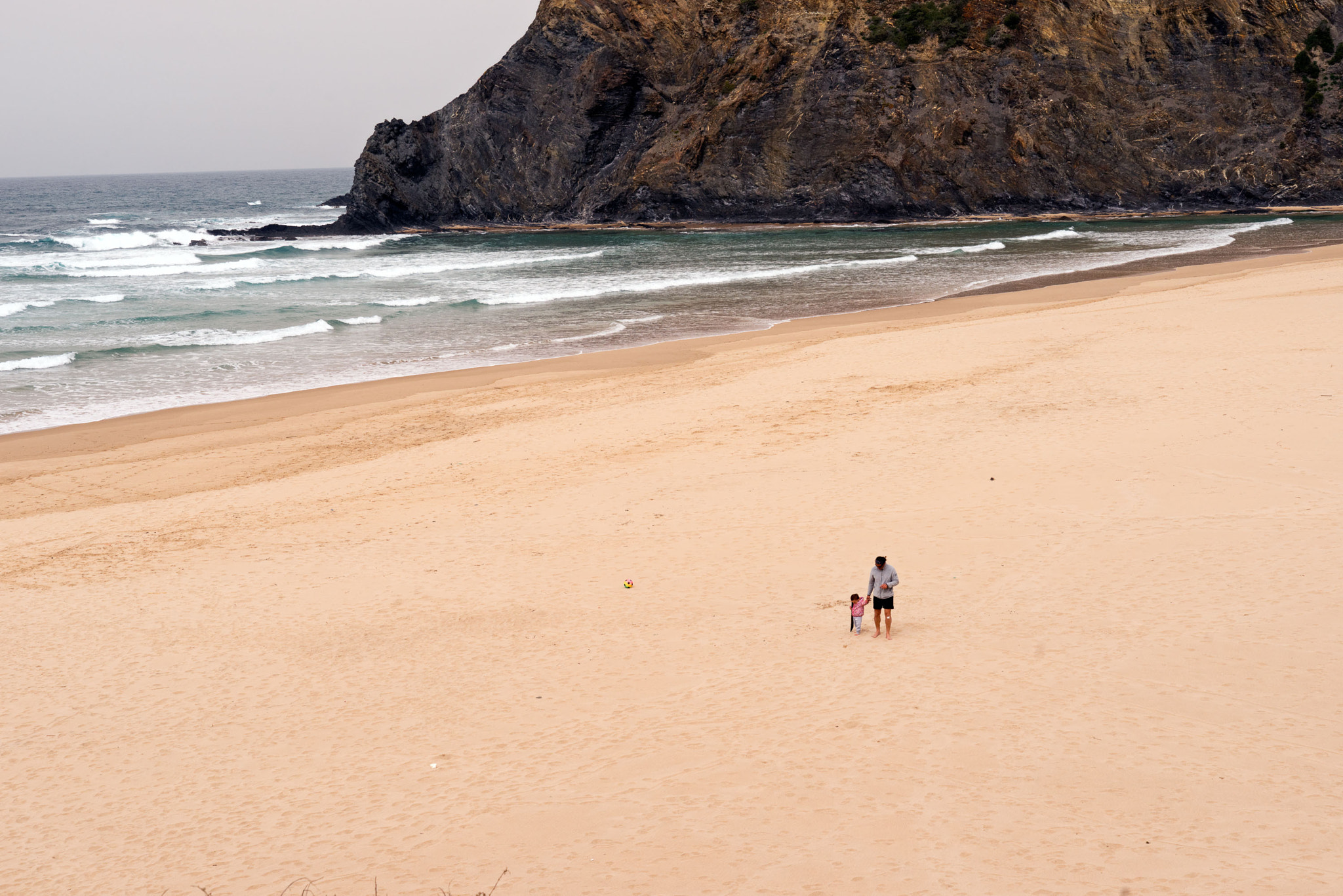 Sony a7R + Sony FE 24-240mm F3.5-6.3 OSS sample photo. Día de playa photography