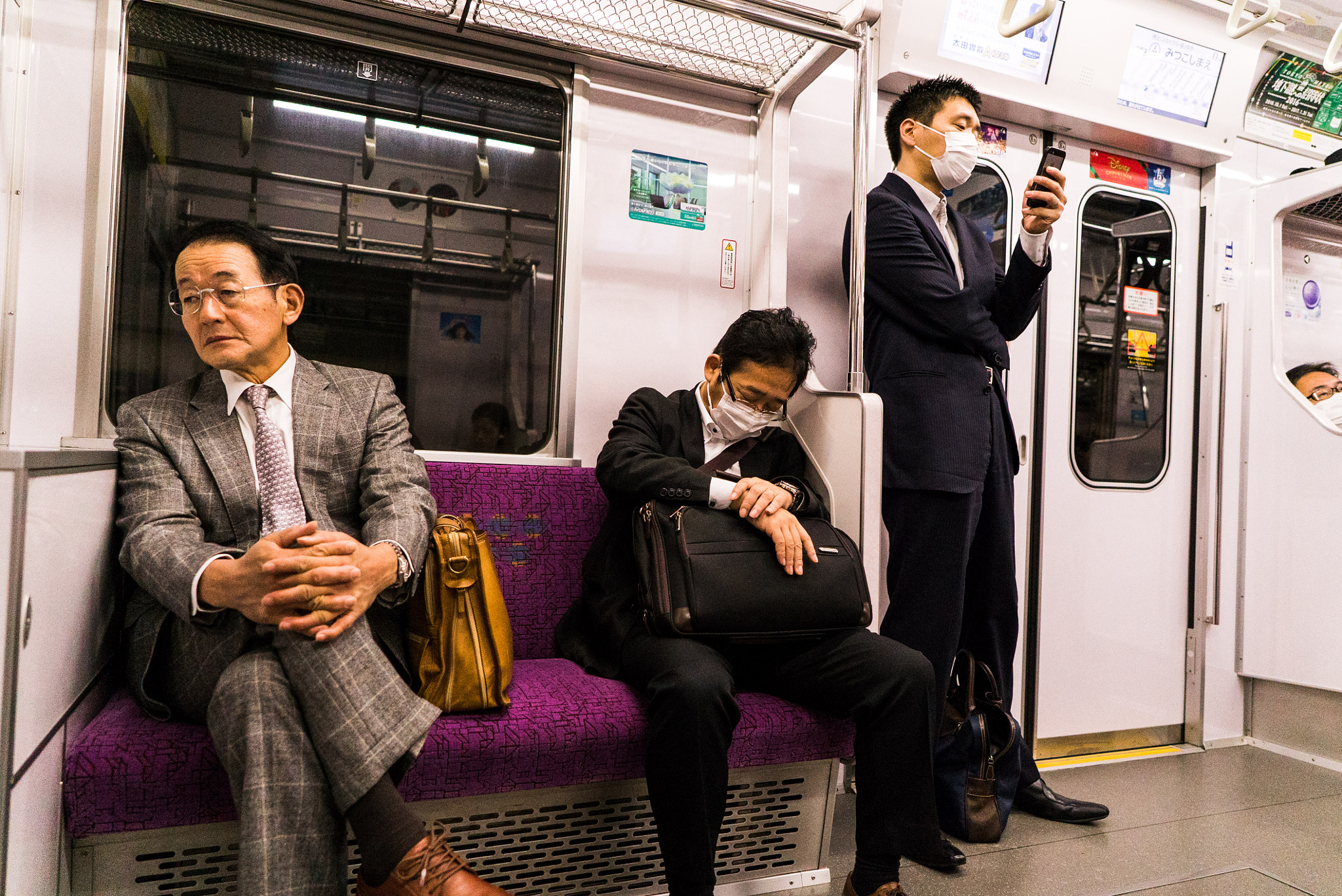 ZEISS Batis 25mm F2 sample photo. Subway photography