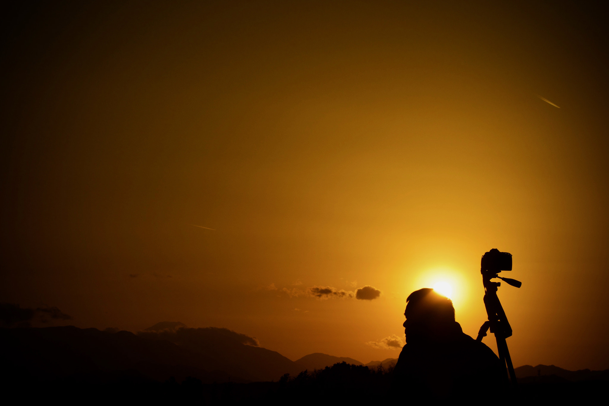 Sony Cyber-shot DSC-RX100 + Sony 28-100mm F1.8-4.9 sample photo. Waiting for beautiful sunset photography