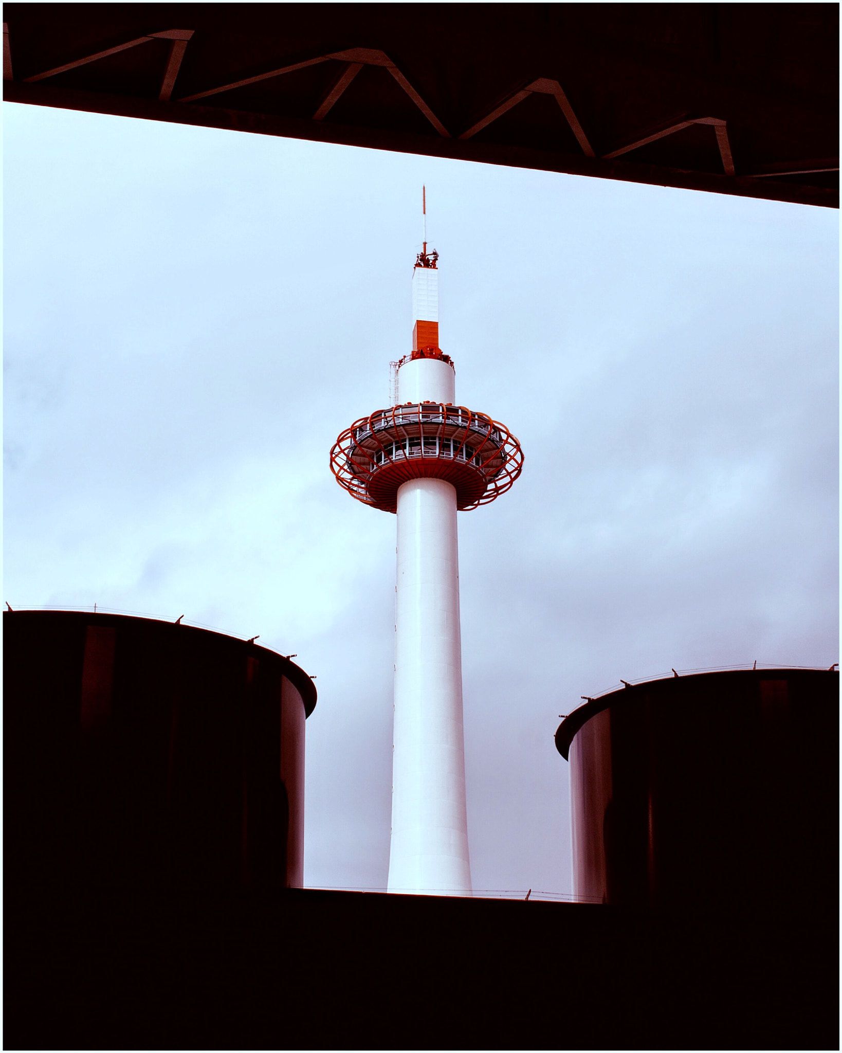 Canon EOS 500D (EOS Rebel T1i / EOS Kiss X3) sample photo. Kyoto tower photography