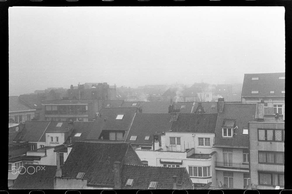 Nikon AF-S DX Micro Nikkor 40mm F2.8 sample photo. Winter brussels' roofs photography