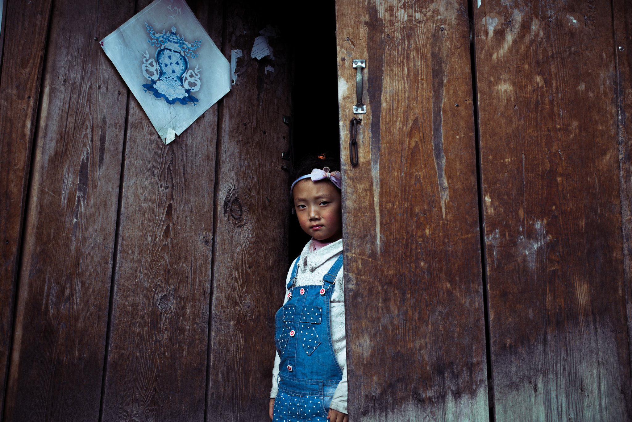 Leica Summilux-M 50mm F1.4 ASPH sample photo. Shy child photography