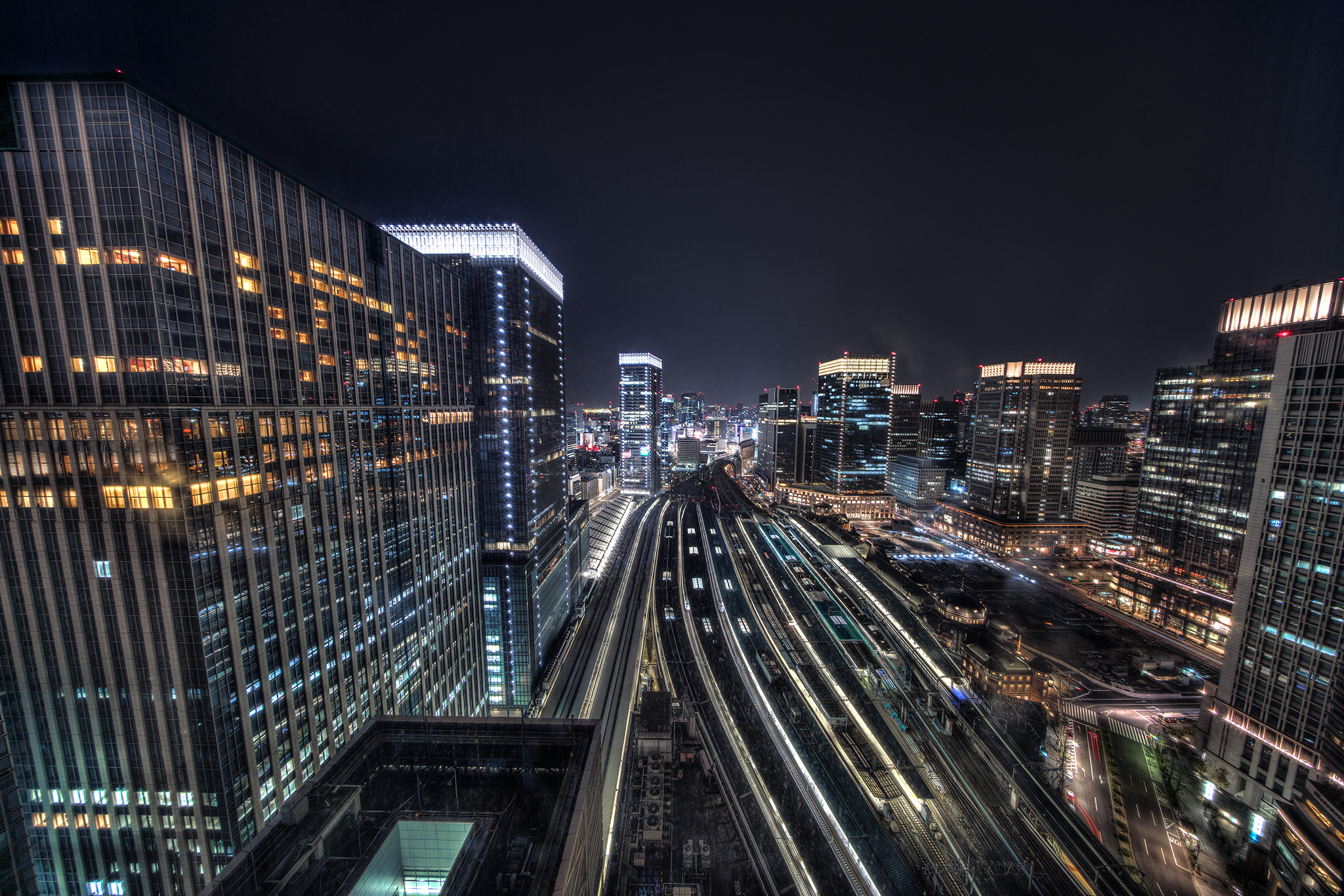 Voigtlander HELIAR-HYPER WIDE 10mm F5.6 sample photo. Tokyo station city photography
