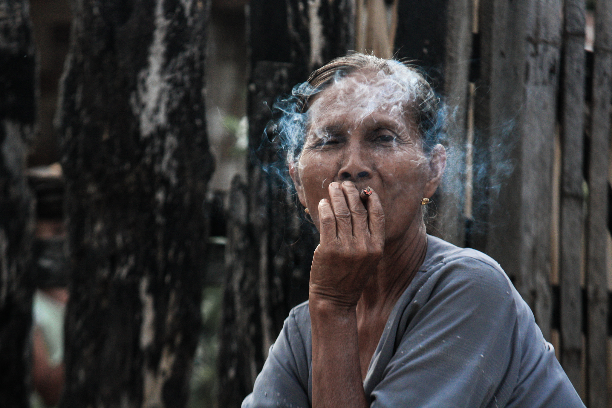 Canon EF-S 55-250mm F4-5.6 IS sample photo. Old woman smoking photography