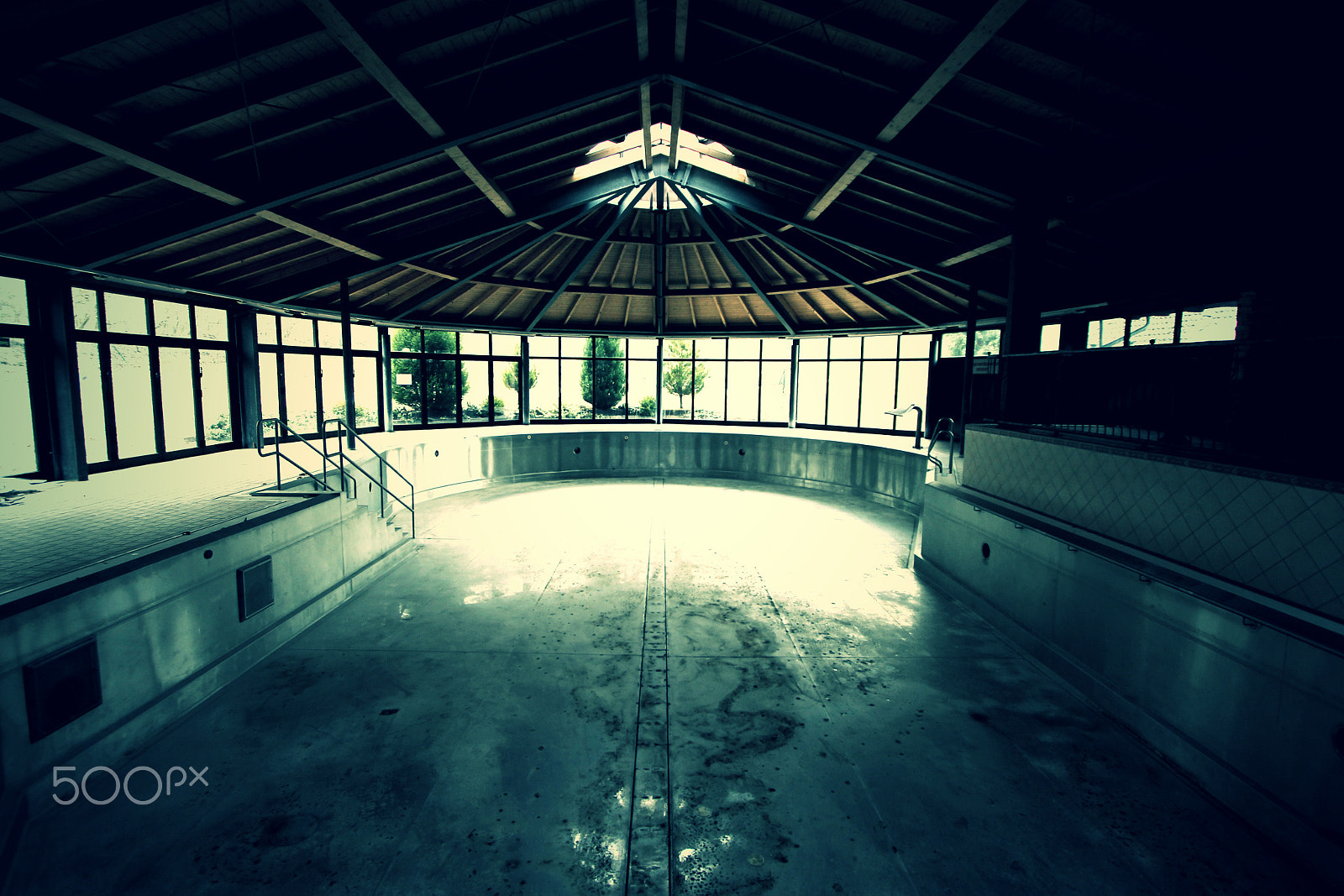 Canon EF-S 10-22mm F3.5-4.5 USM sample photo. Lost pool photography
