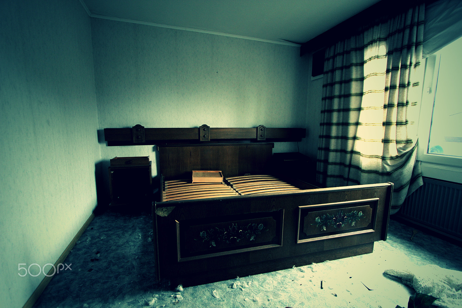 Canon EF-S 10-22mm F3.5-4.5 USM sample photo. Abadoned bedroom photography