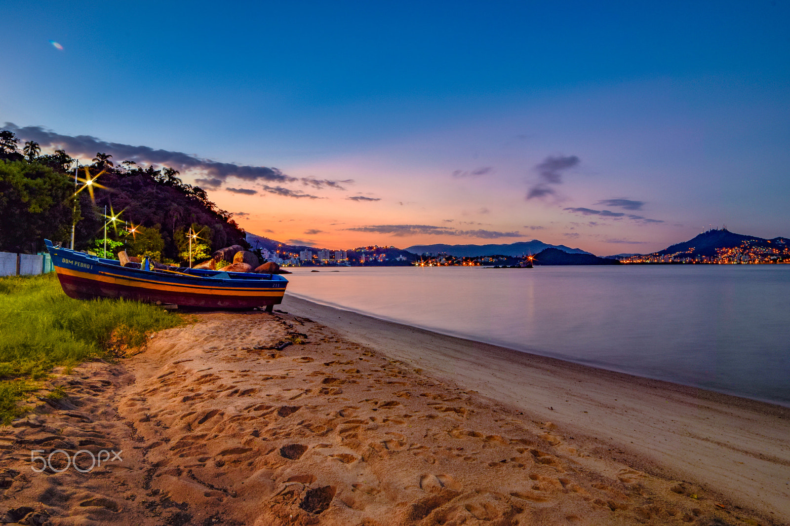 Samyang 14mm F2.8 ED AS IF UMC sample photo. Colour of glow photography