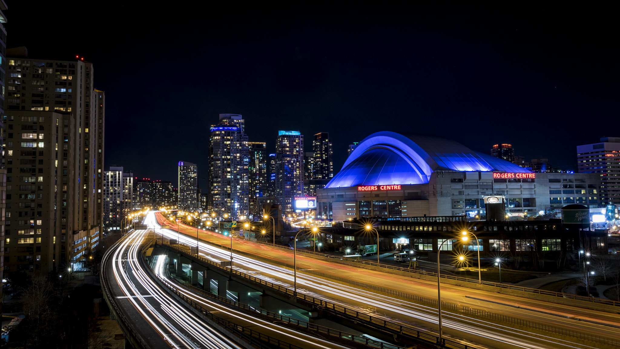 Canon EOS 7D Mark II + Sigma 18-35mm f/1.8 DC HSM sample photo. Toronto night photography