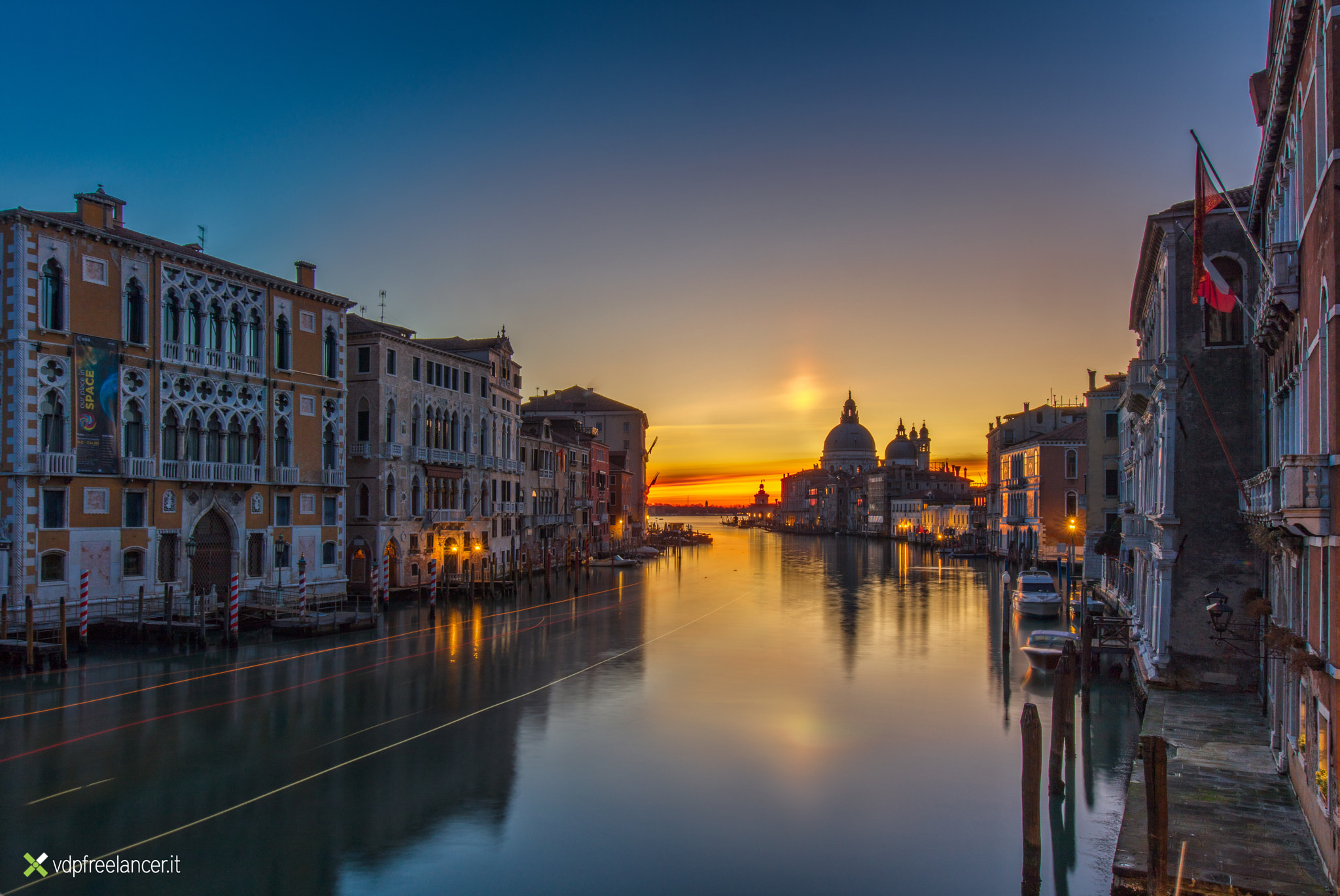 Canon EOS 5DS + Canon EF 11-24mm F4L USM sample photo. Sunsise in venice photography