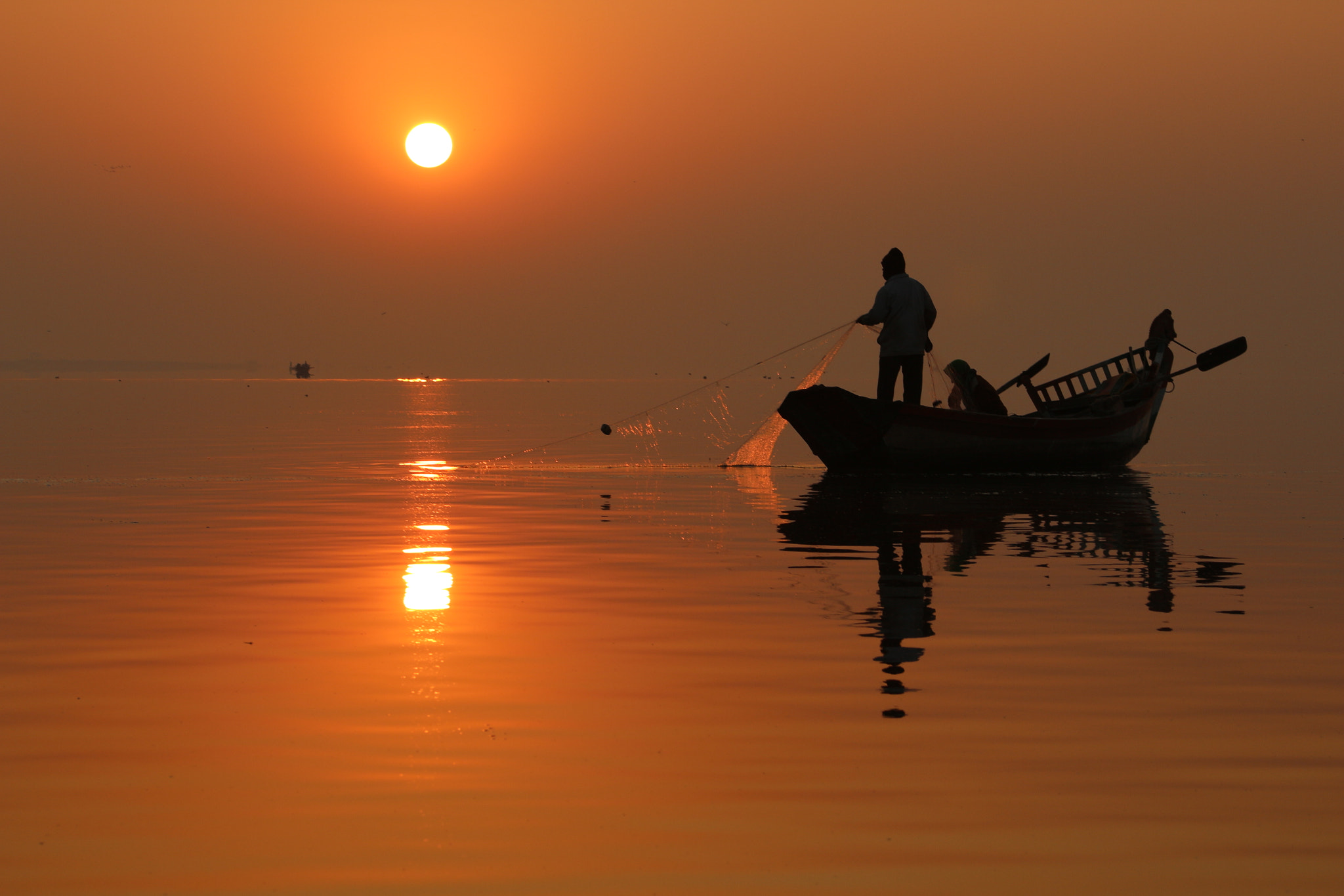 Canon EF 22-55mm f/4-5.6 USM sample photo. That boat ! photography