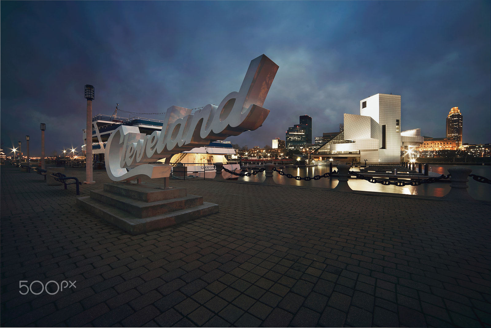 Samyang 14mm F2.8 ED AS IF UMC sample photo. Pier at night in cleveland, ohio (usa) photography