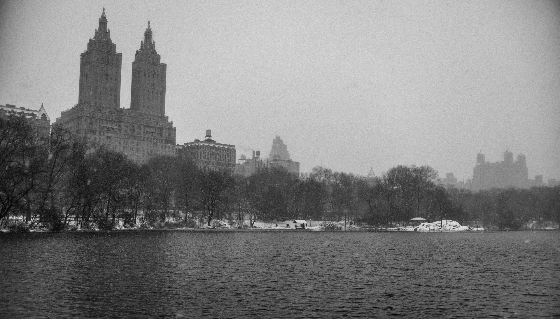 Nikon D750 + Nikon AF-S DX Nikkor 35mm F1.8G sample photo. Central park in the 30s photography