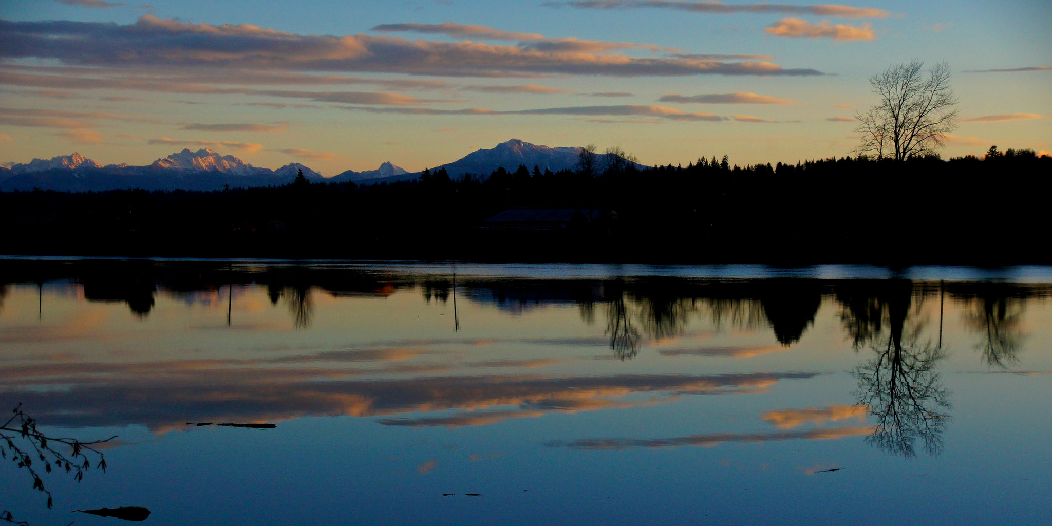 Sony SLT-A55 (SLT-A55V) + Sony DT 16-105mm F3.5-5.6 sample photo. River sunrise photography