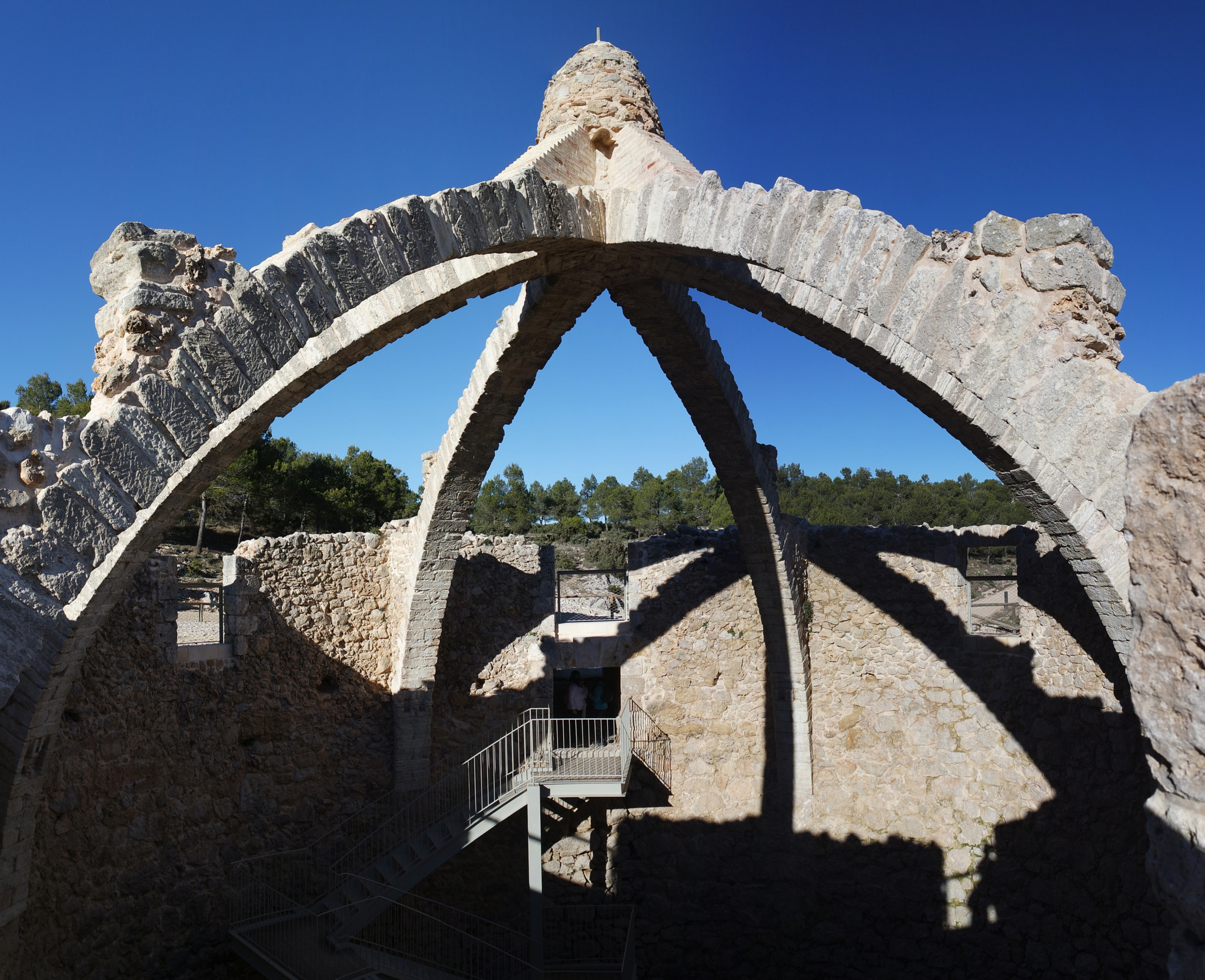 Samsung NX 16-50mm F3.5-5.6 Power Zoom ED OIS sample photo. Juego de arcos y sombras photography