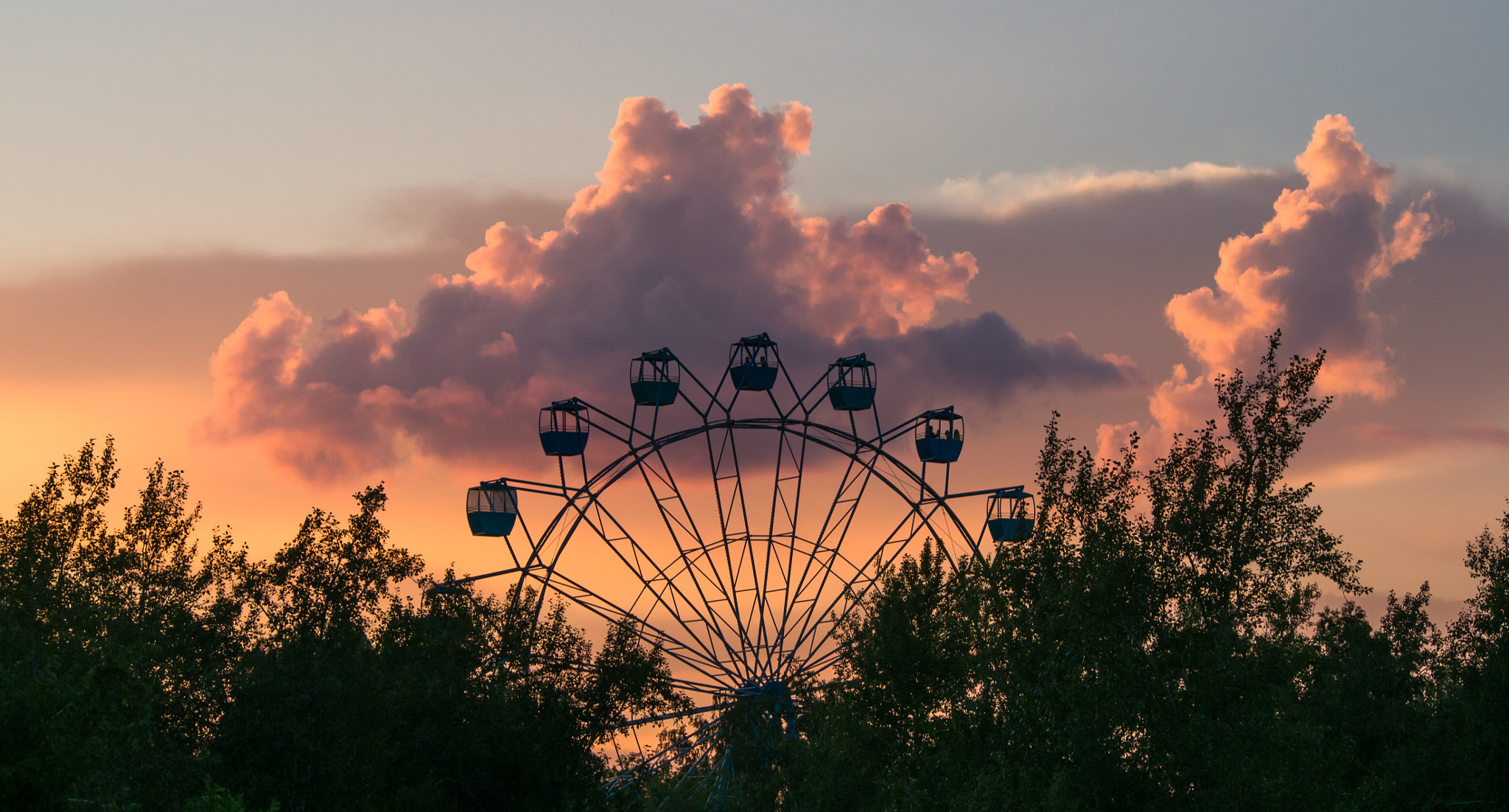 Olympus OM-D E-M10 sample photo. Summer evening photography