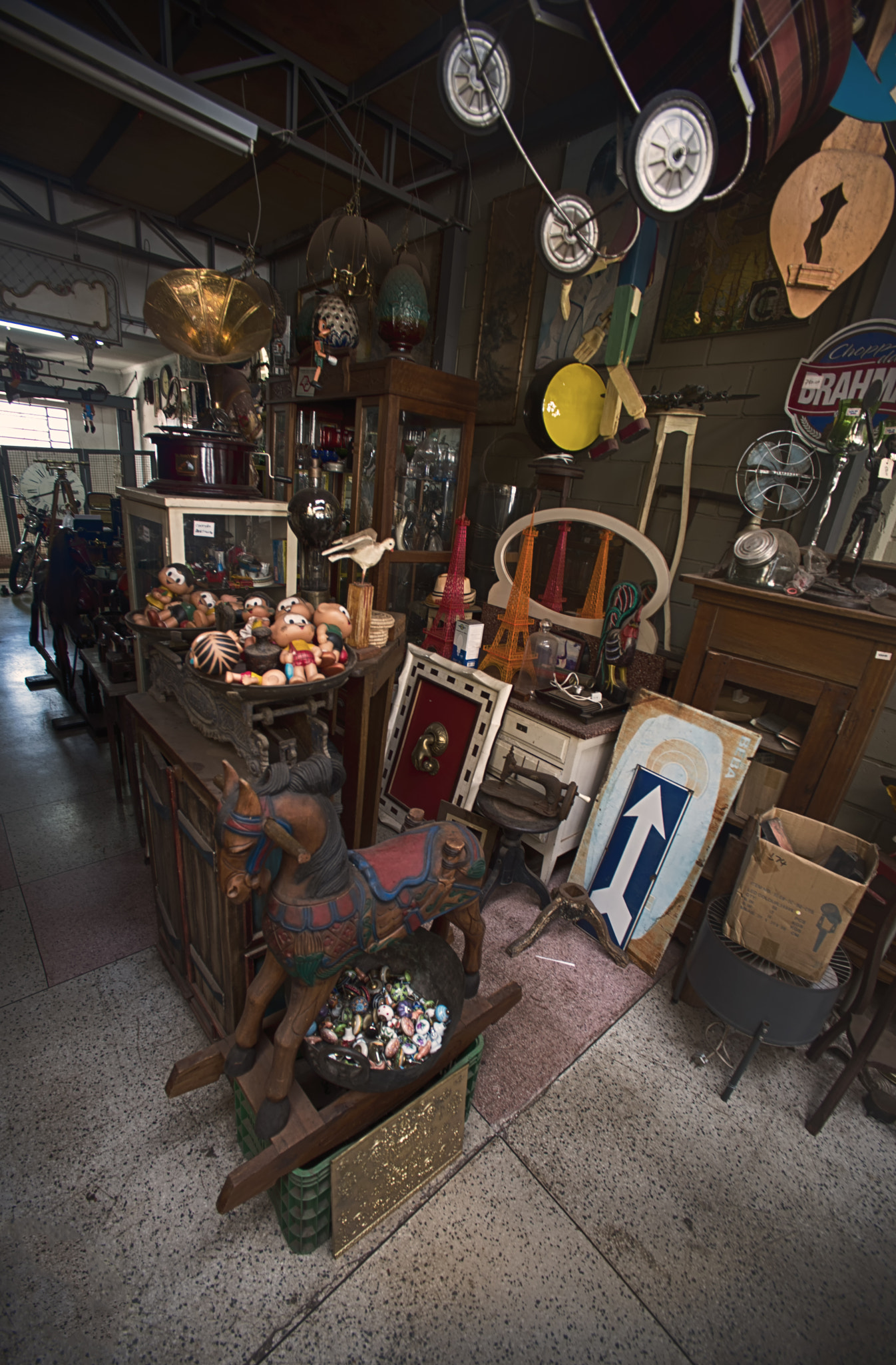 Nikon D610 + Sigma 14mm F3.5 sample photo. Toys at the antique´s shop. photography