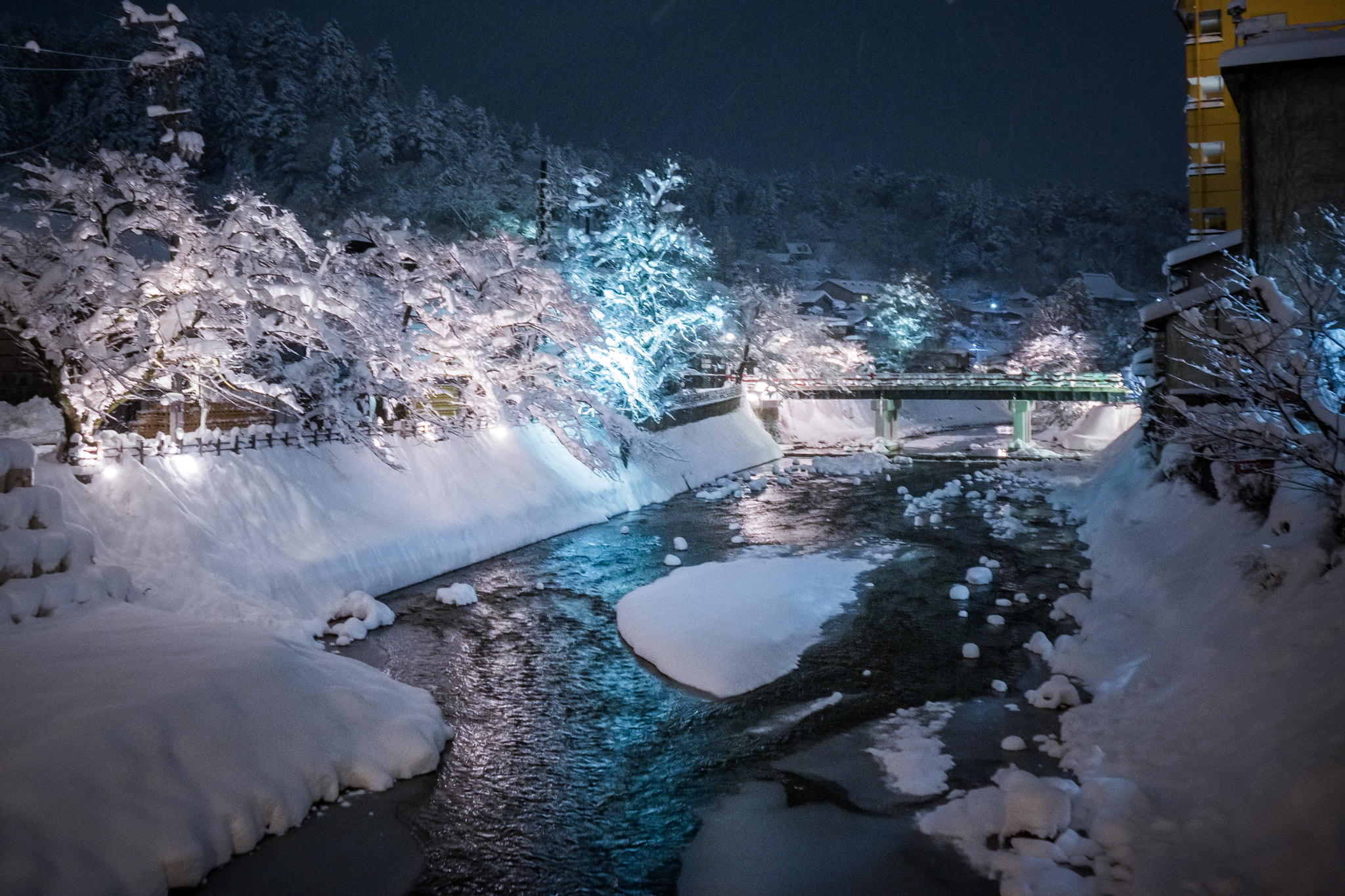 Fujifilm X-E2 + Fujifilm XF 18-135mm F3.5-5.6 R LM OIS WR sample photo. Takayama city in the winter photography