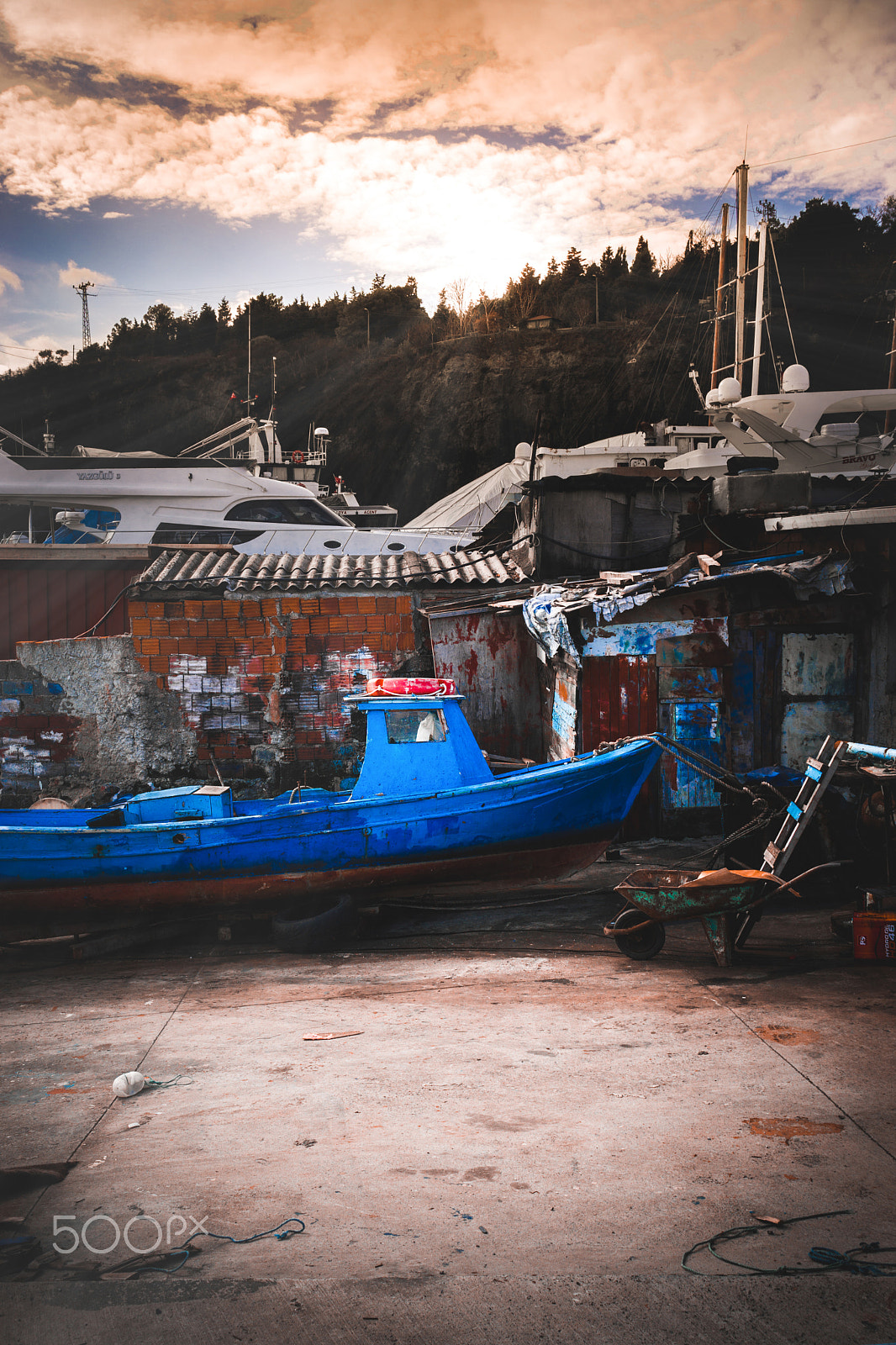 Sony Sonnar T* E 24mm F1.8 ZA sample photo. Old boat and luxury yachts in istanbul photography
