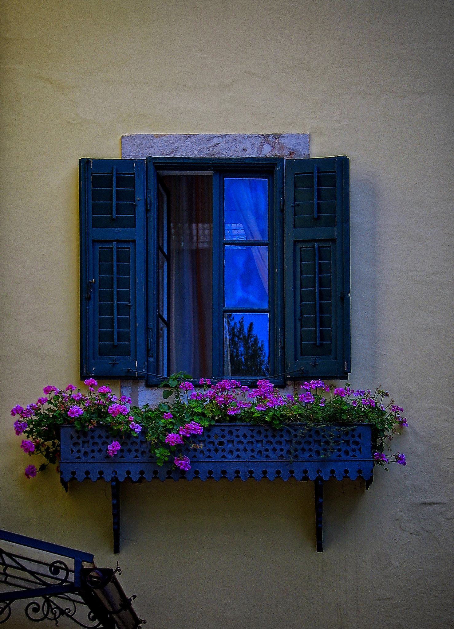 Canon DIGITAL IXUS 40 sample photo. Opatija - serie windows photography