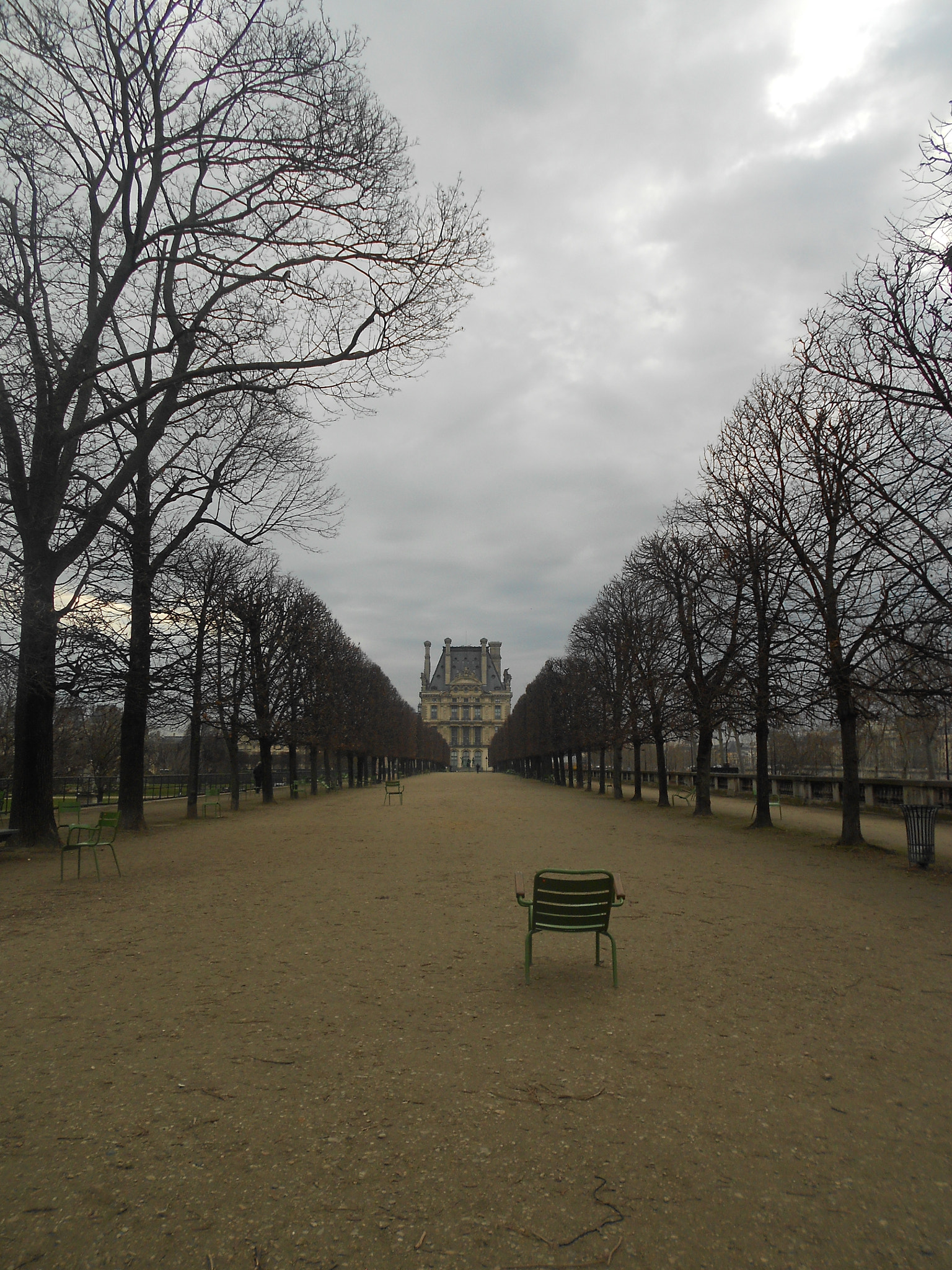 Nikon Coolpix S4100 sample photo. Walking the tuileries photography