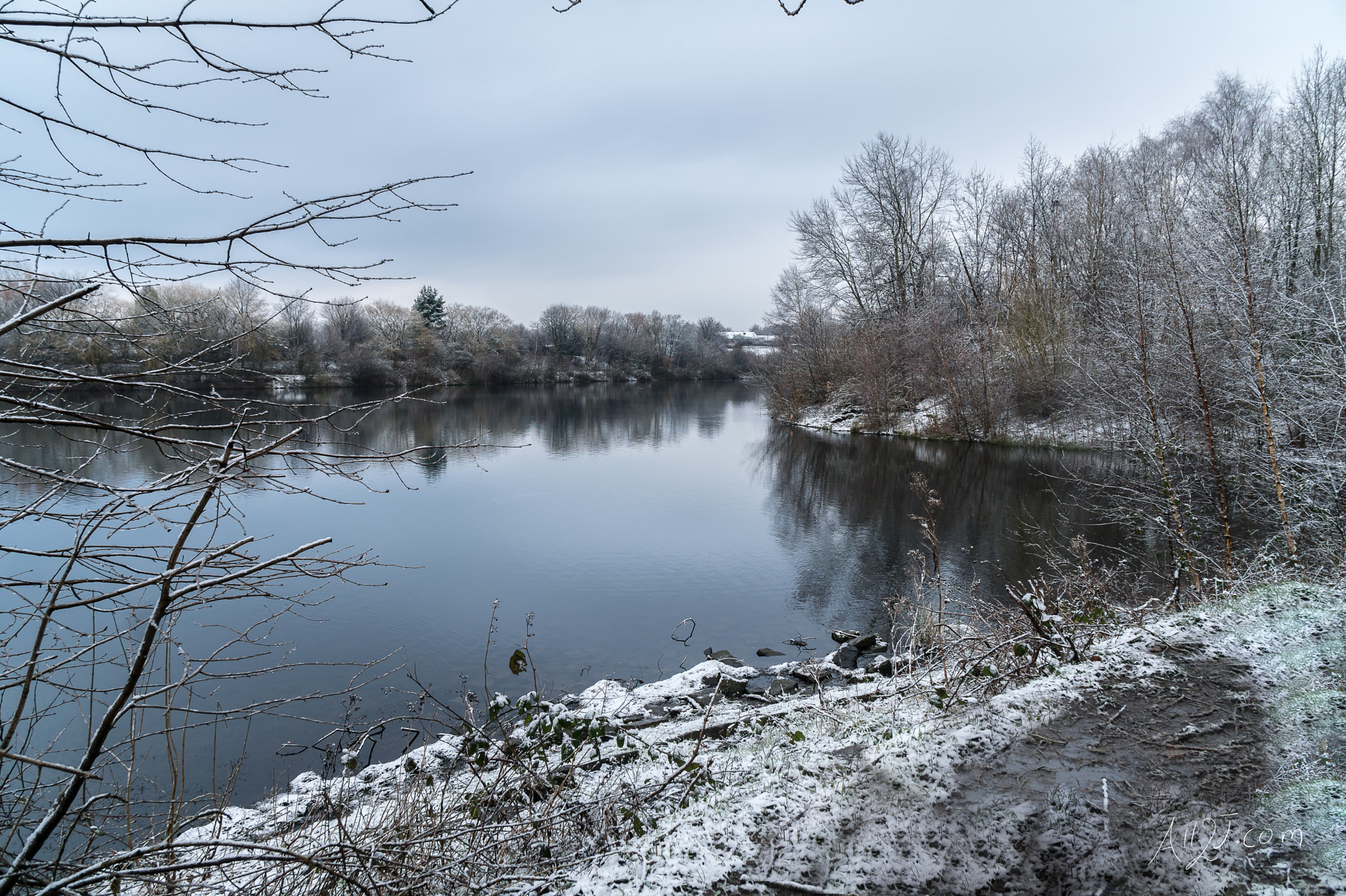 Sony a6300 + Sony Vario-Tessar T* E 16-70mm F4 ZA OSS sample photo. Snow day in manchester photography