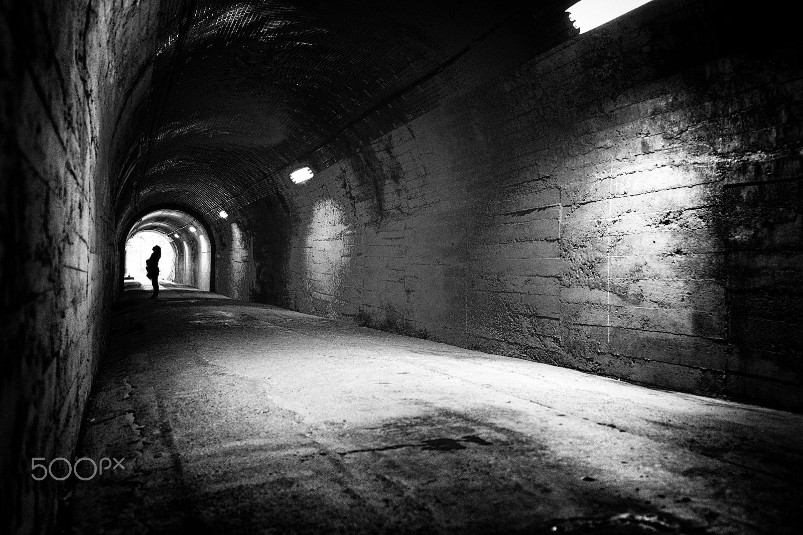 VARIO-ELMARIT 1:2.8-4.0/24-90mm ASPH. OIS sample photo. Tunnel photography