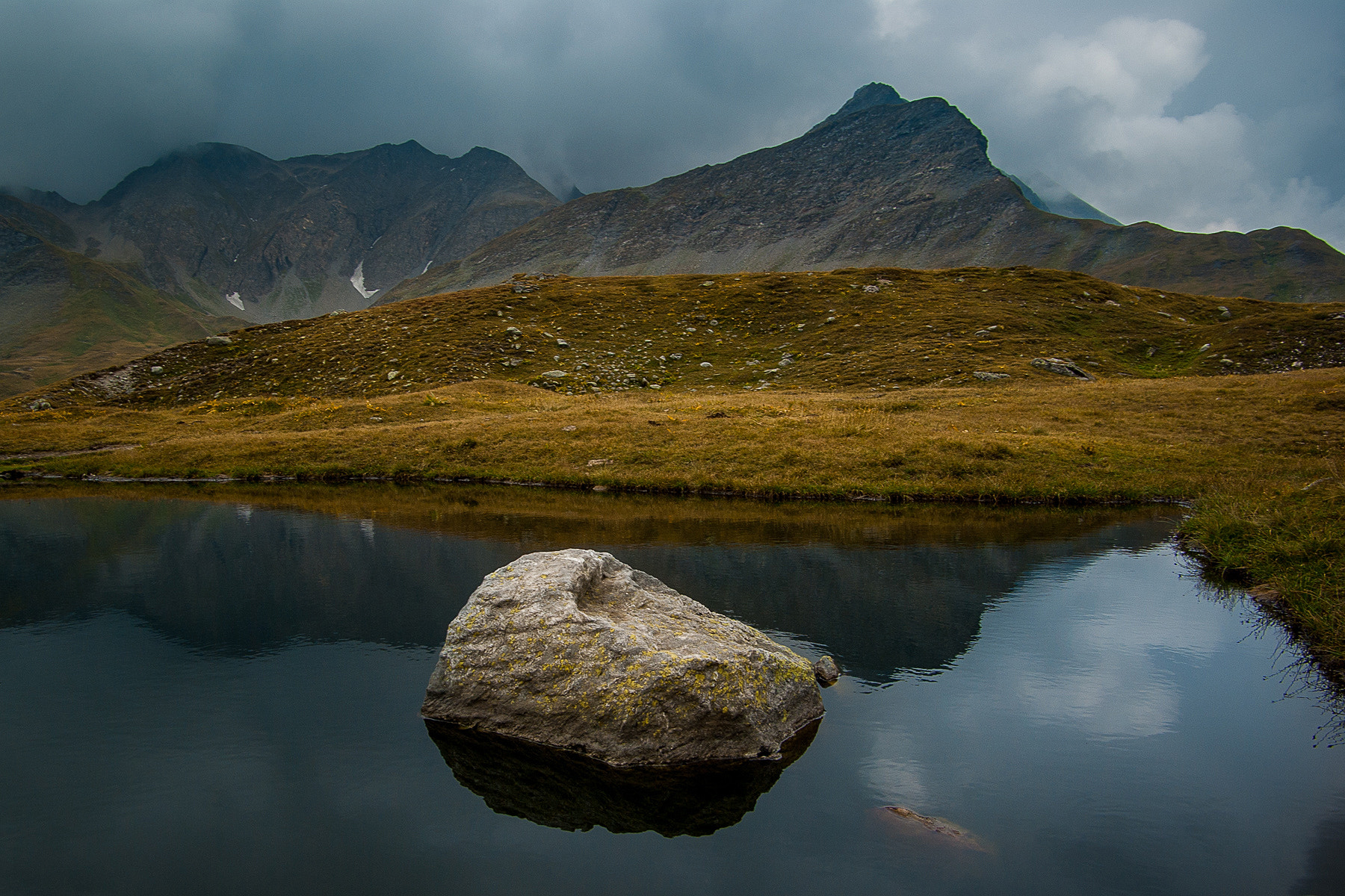 Pentax K10D sample photo. Silent lake photography