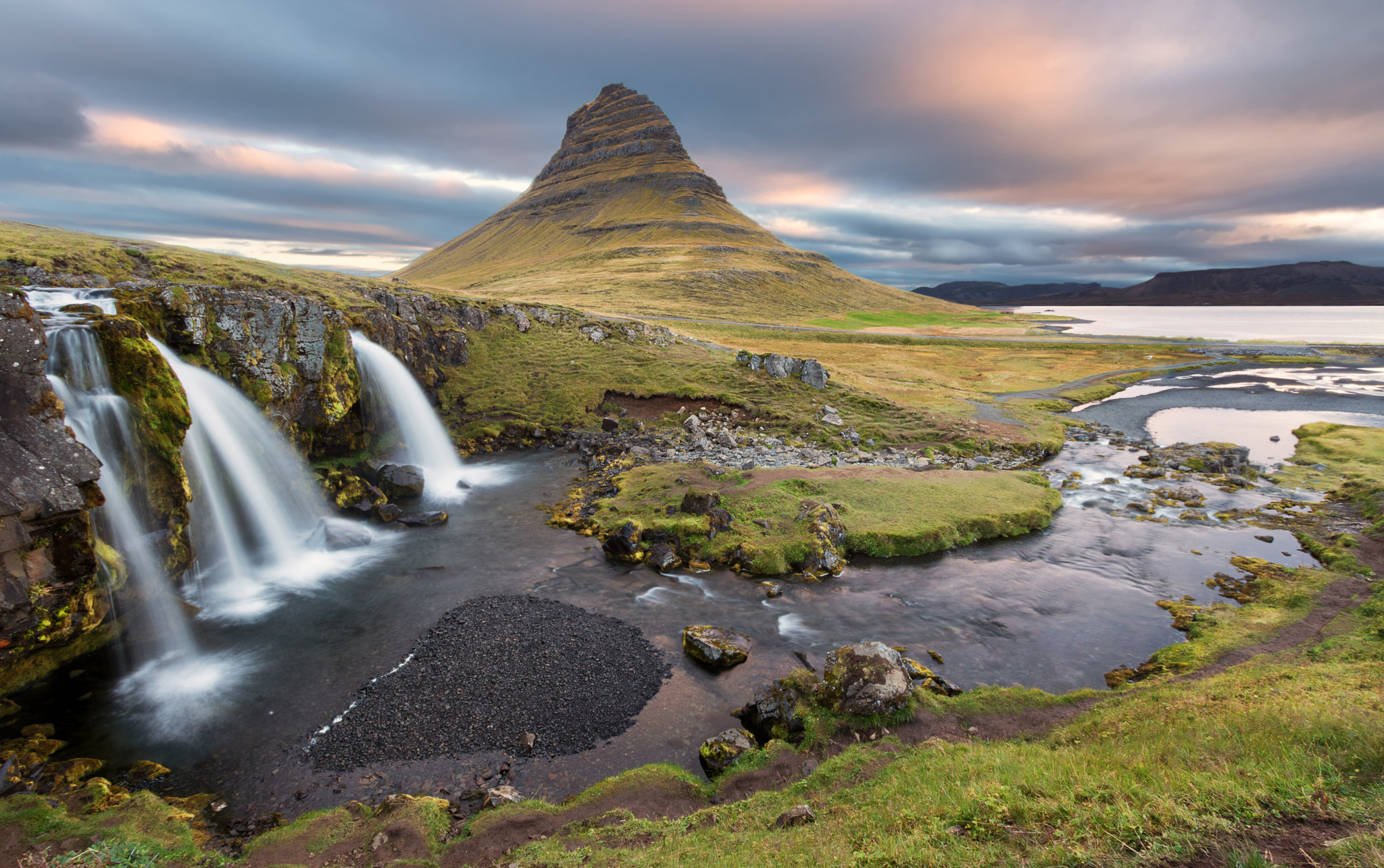 Canon EF-S 10-22mm F3.5-4.5 USM sample photo. Kirkjufell photography