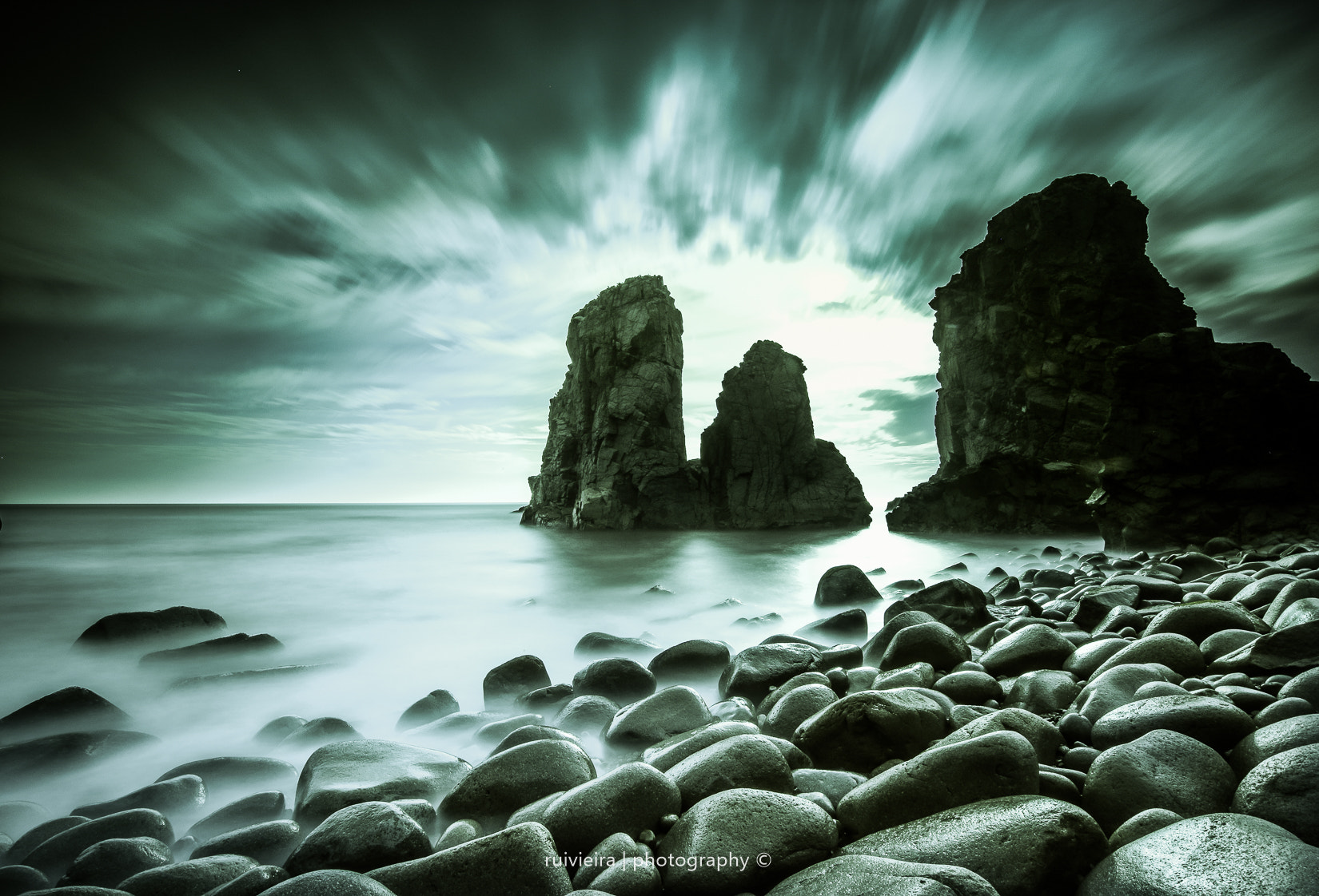 Sigma 10-20mm F3.5 EX DC HSM sample photo. Sea on the rocks photography