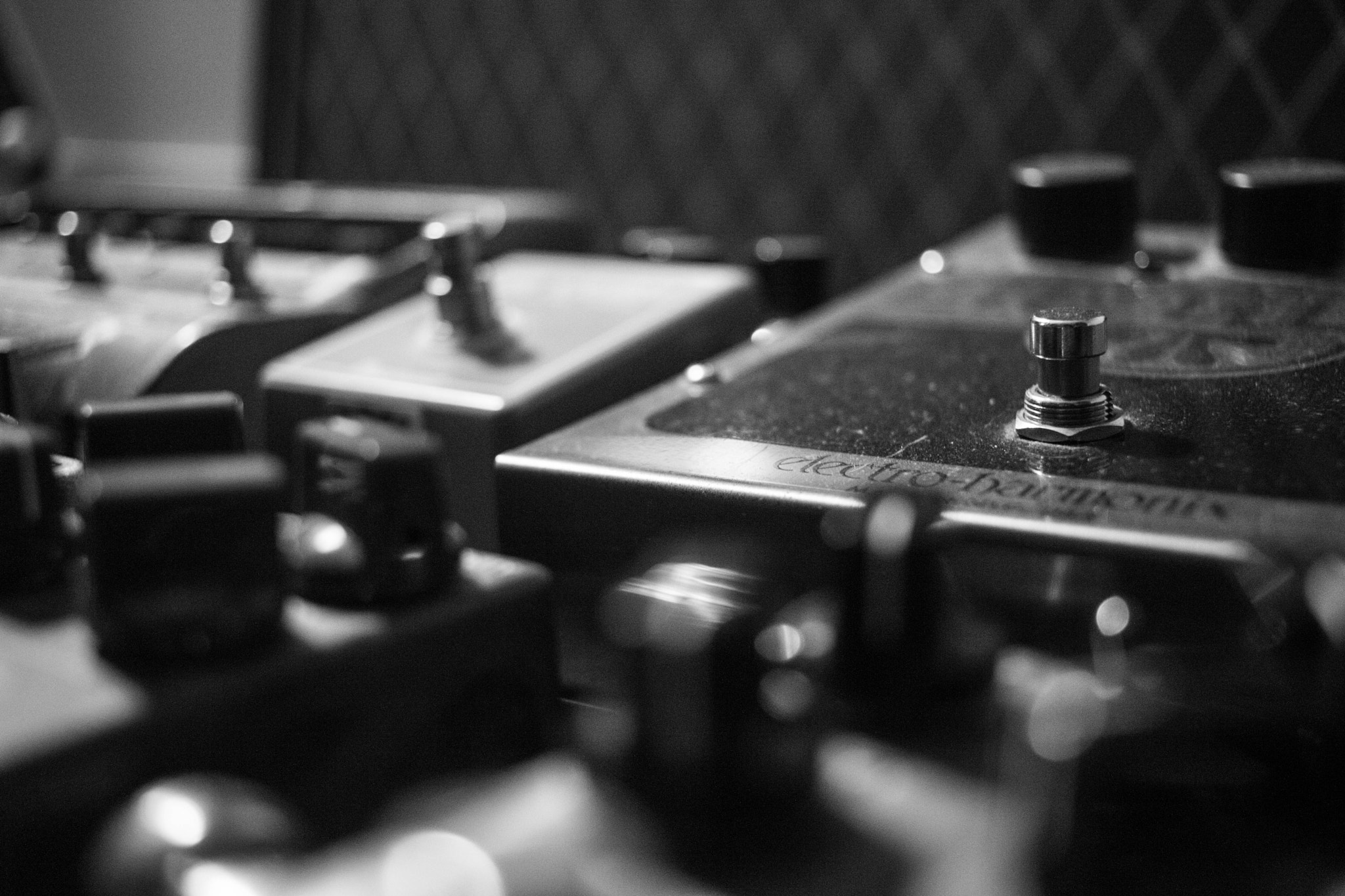 Canon EOS 750D (EOS Rebel T6i / EOS Kiss X8i) + Canon EF-S 24mm F2.8 STM sample photo. Pedalboard photography