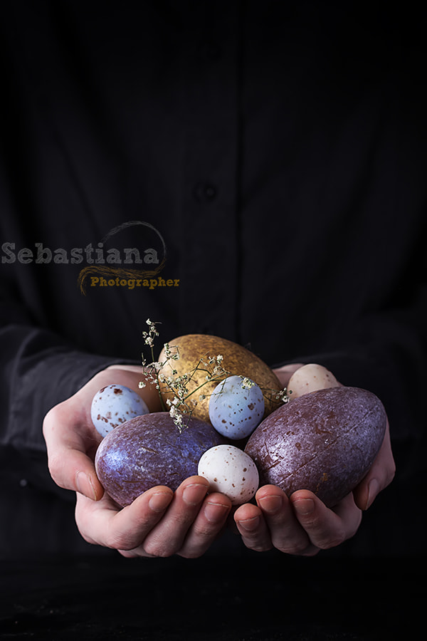 Canon EF 100mm F2.8L Macro IS USM sample photo. Male hands holding easter eggs photography