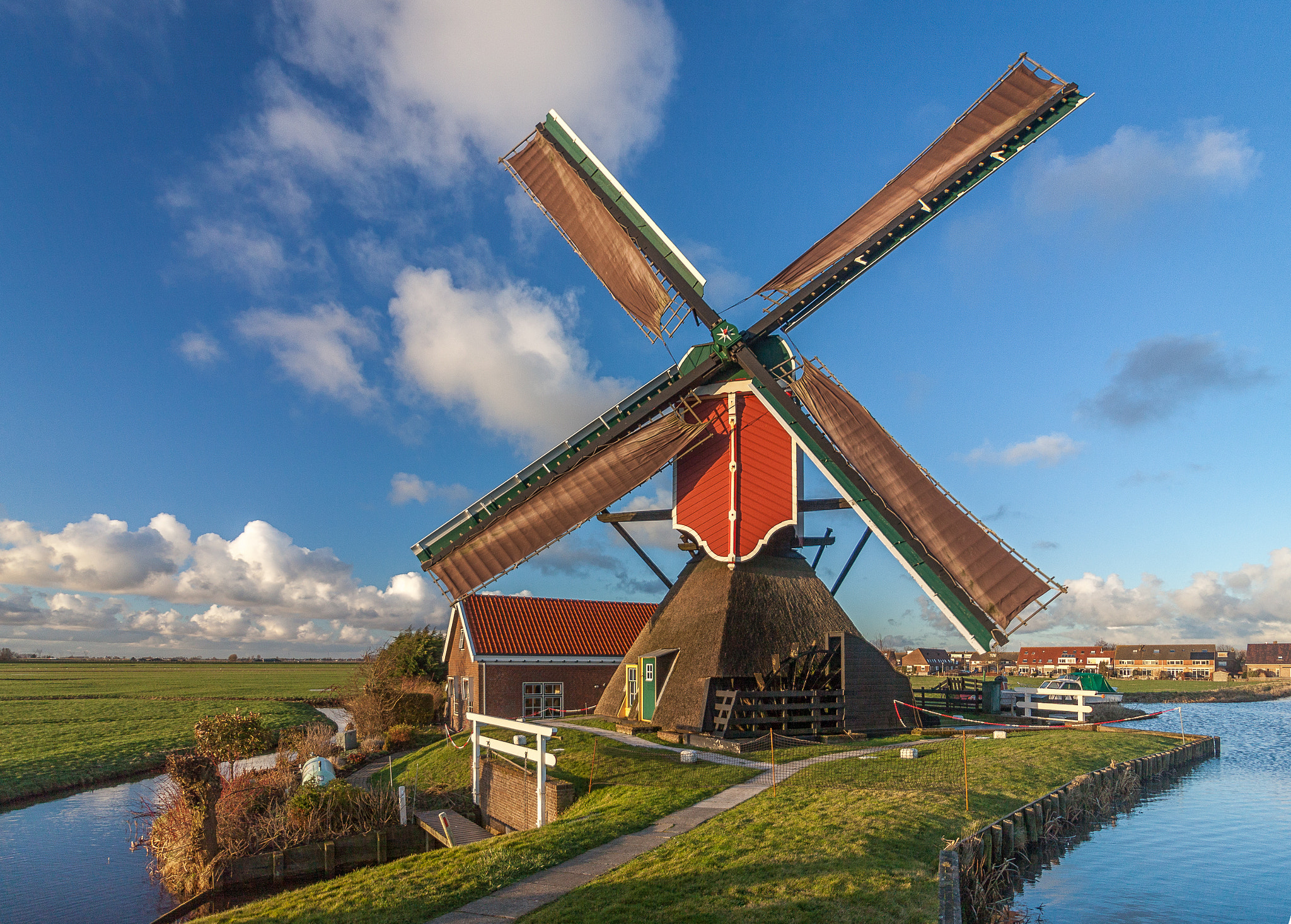 Canon EOS 50D + Canon EF-S 10-18mm F4.5–5.6 IS STM sample photo. Holland mill photography