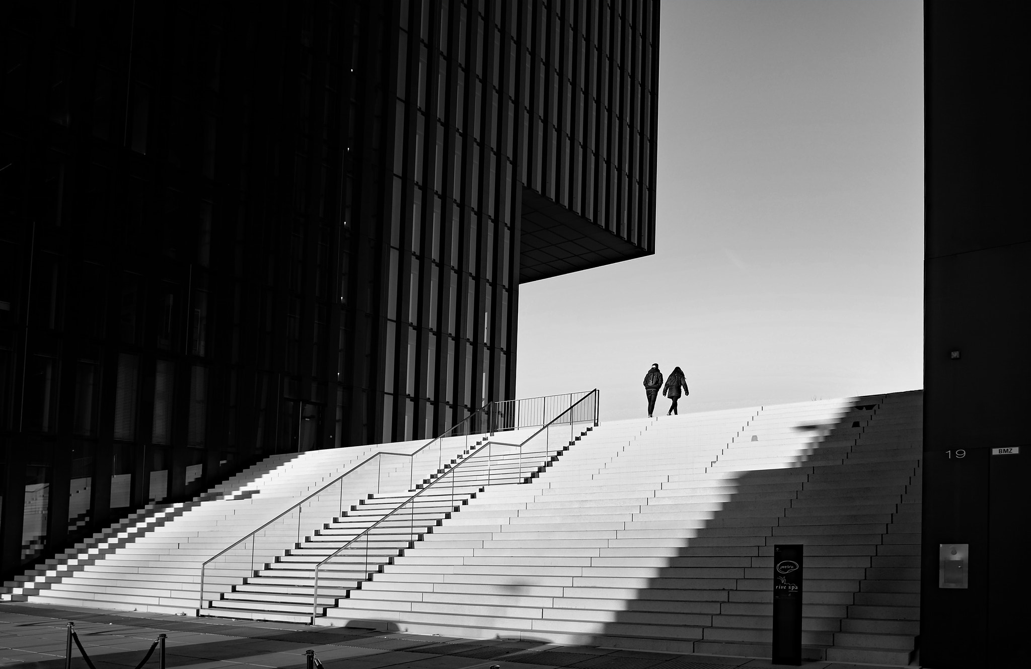 Fujifilm X-M1 + Fujifilm XF 18mm F2 R sample photo. Düsseldorf hyatt photography