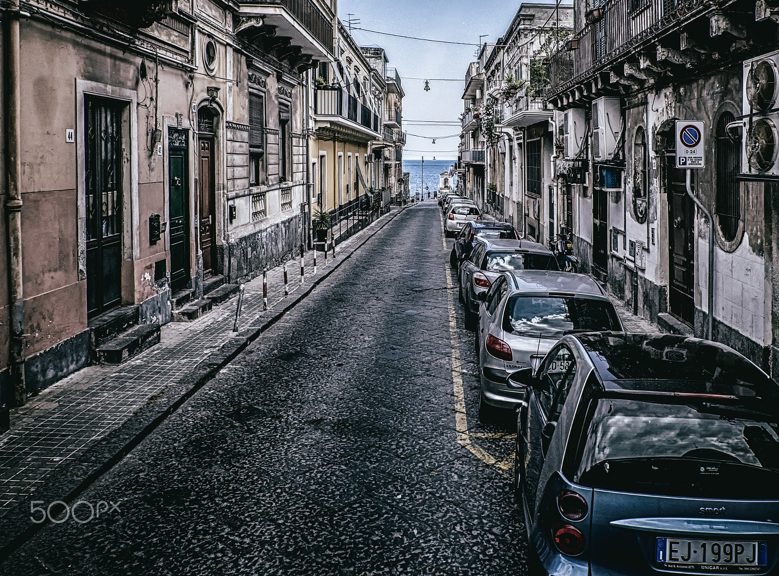 Fujifilm X-T1 sample photo. Catania sicily side street photography