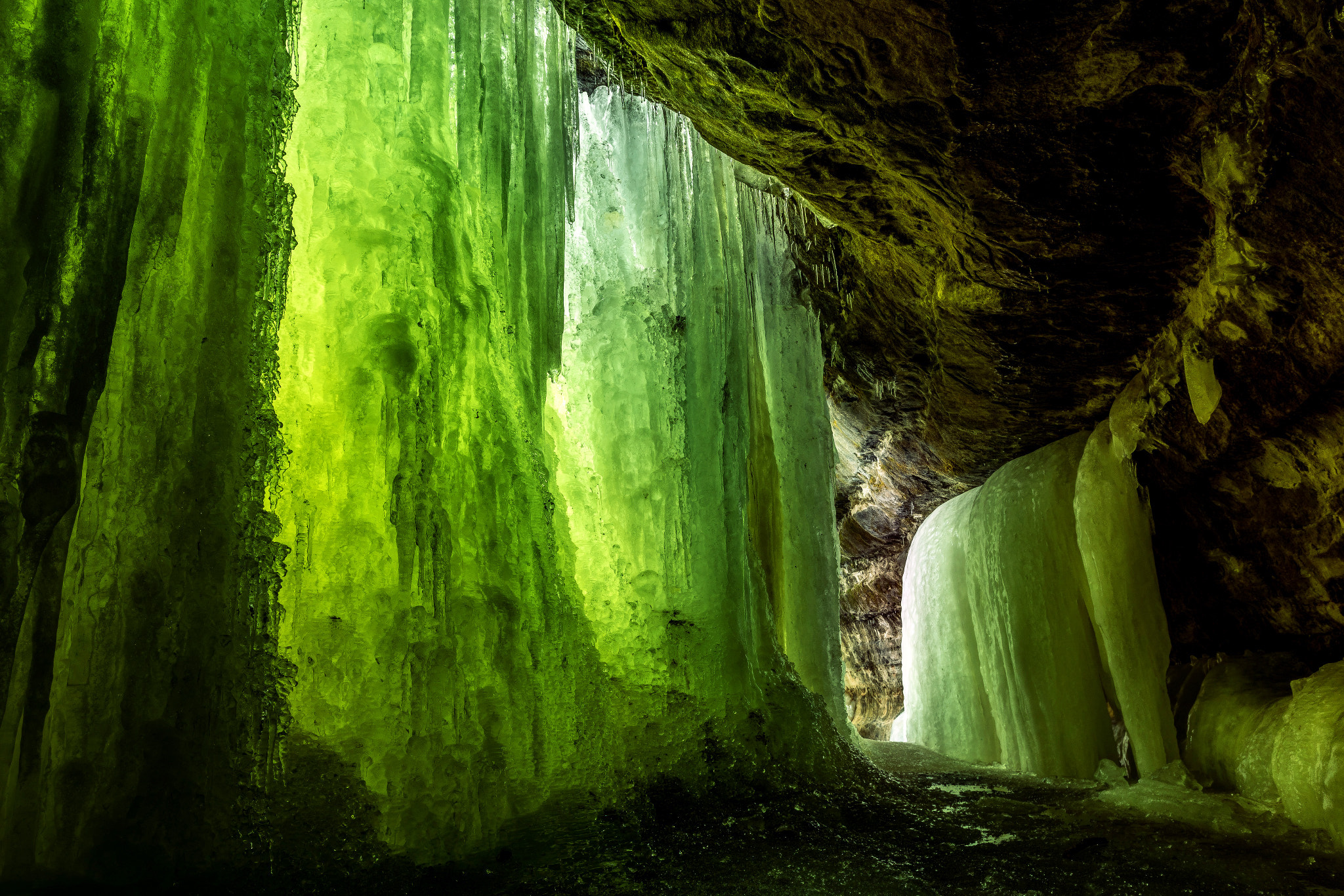 Nikon AF-S Nikkor 200-400mm F4G ED-IF VR sample photo. Eben's ice caves are pretty rad. photography