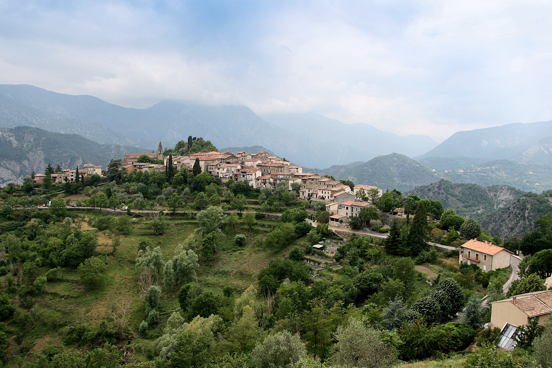 Canon EOS 400D (EOS Digital Rebel XTi / EOS Kiss Digital X) sample photo. Utelle, little village beautifully located in the french alpes-maritimes photography