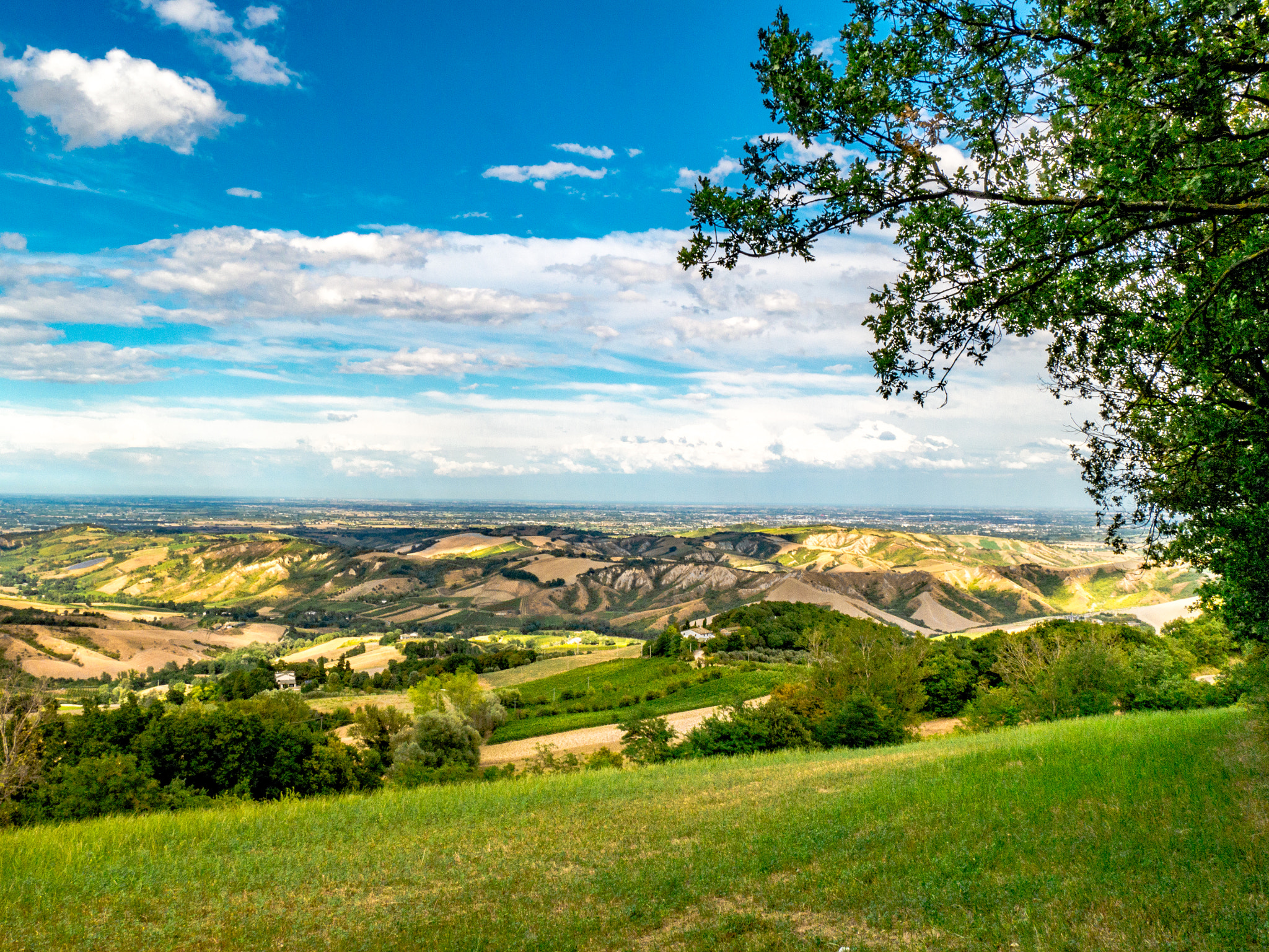 Panasonic Lumix DMC-G6 sample photo. Hills view along baccagnano photography