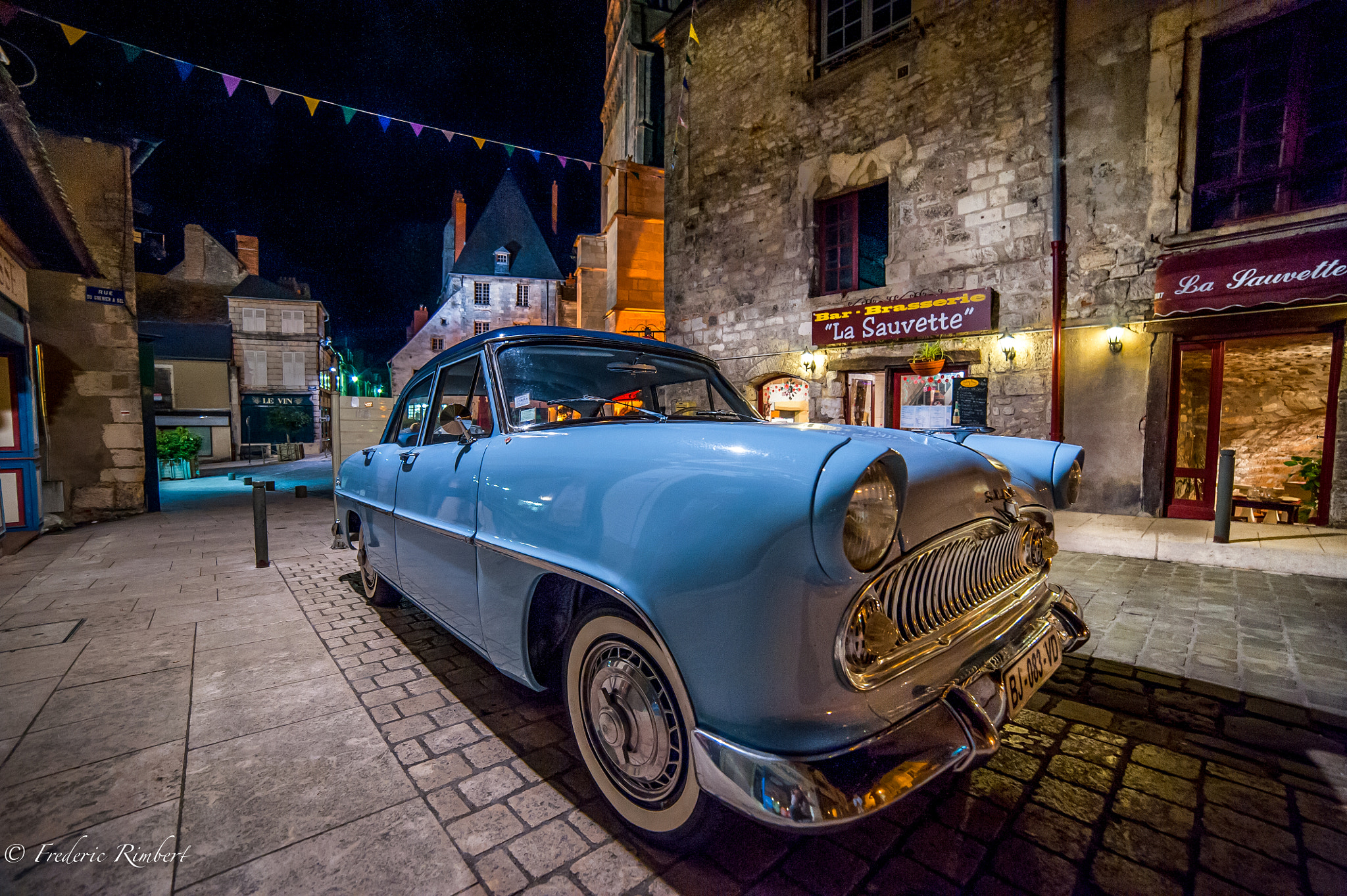 Samyang 14mm F2.8 ED AS IF UMC sample photo. Nice old car in town photography