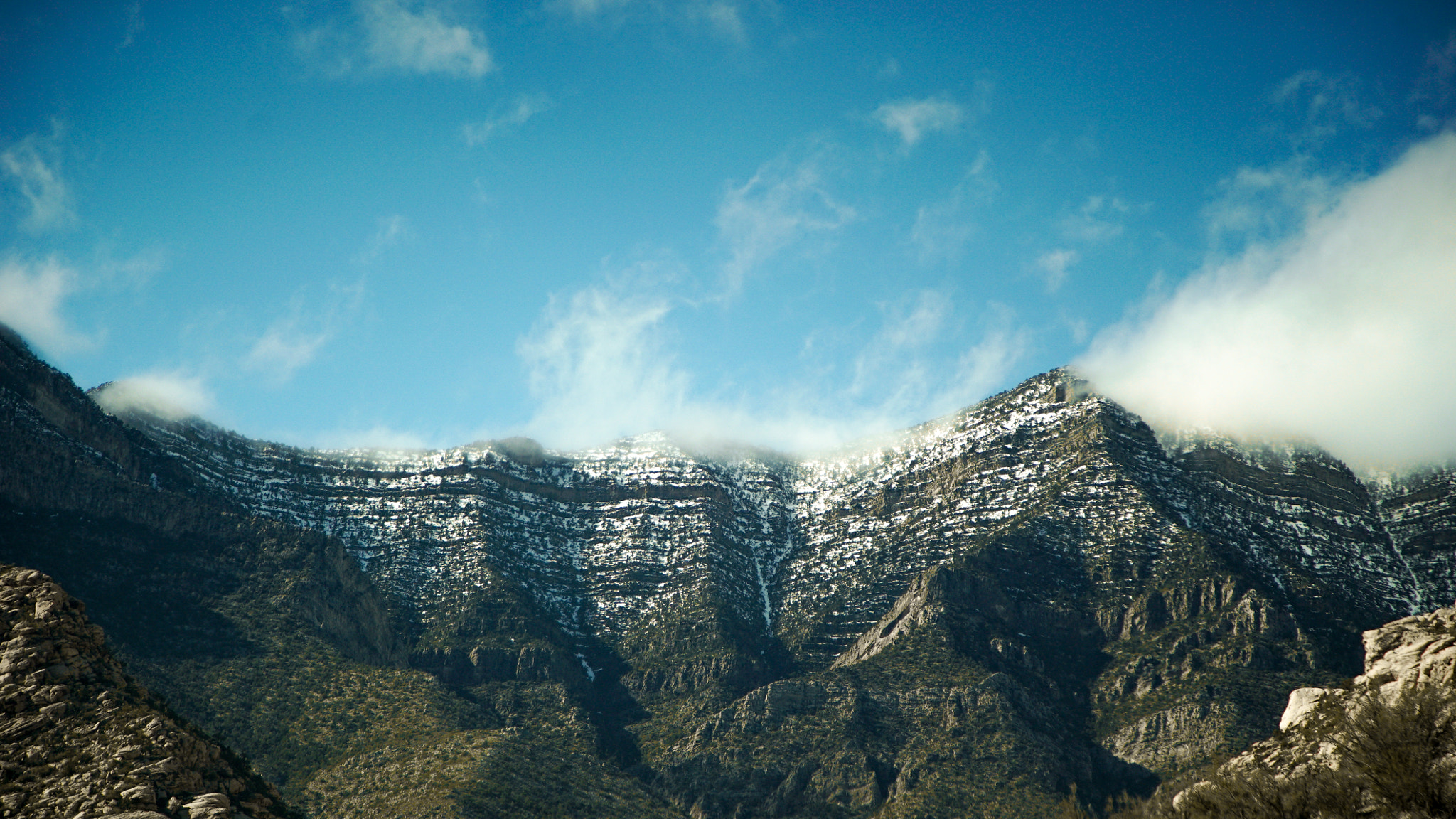 24-105mm F4 G SSM OSS sample photo. Snowing mountaintop photography