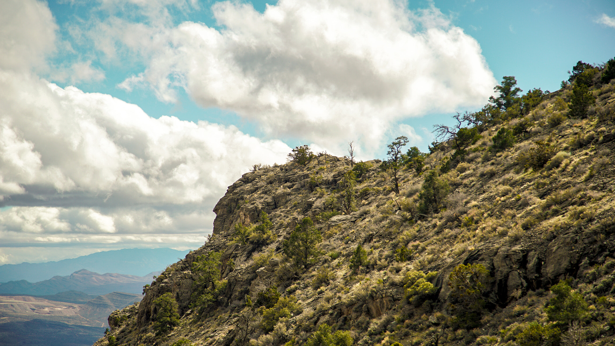 Sony a7S II + 24-105mm F4 G SSM OSS sample photo. Red rock mountainside photography