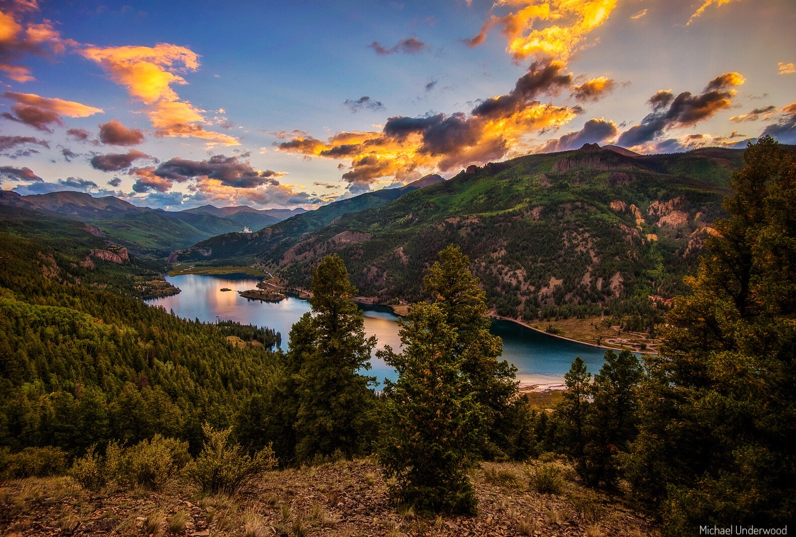 Nikon AF-S Nikkor 16-35mm F4G ED VR sample photo. Lake san cristobal at sunset photography