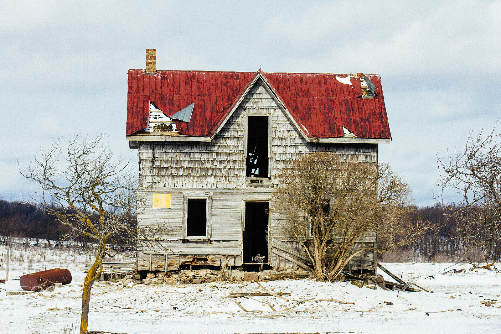 Canon EOS 7D + EF75-300mm f/4-5.6 sample photo. Abandoned house in ontario photography